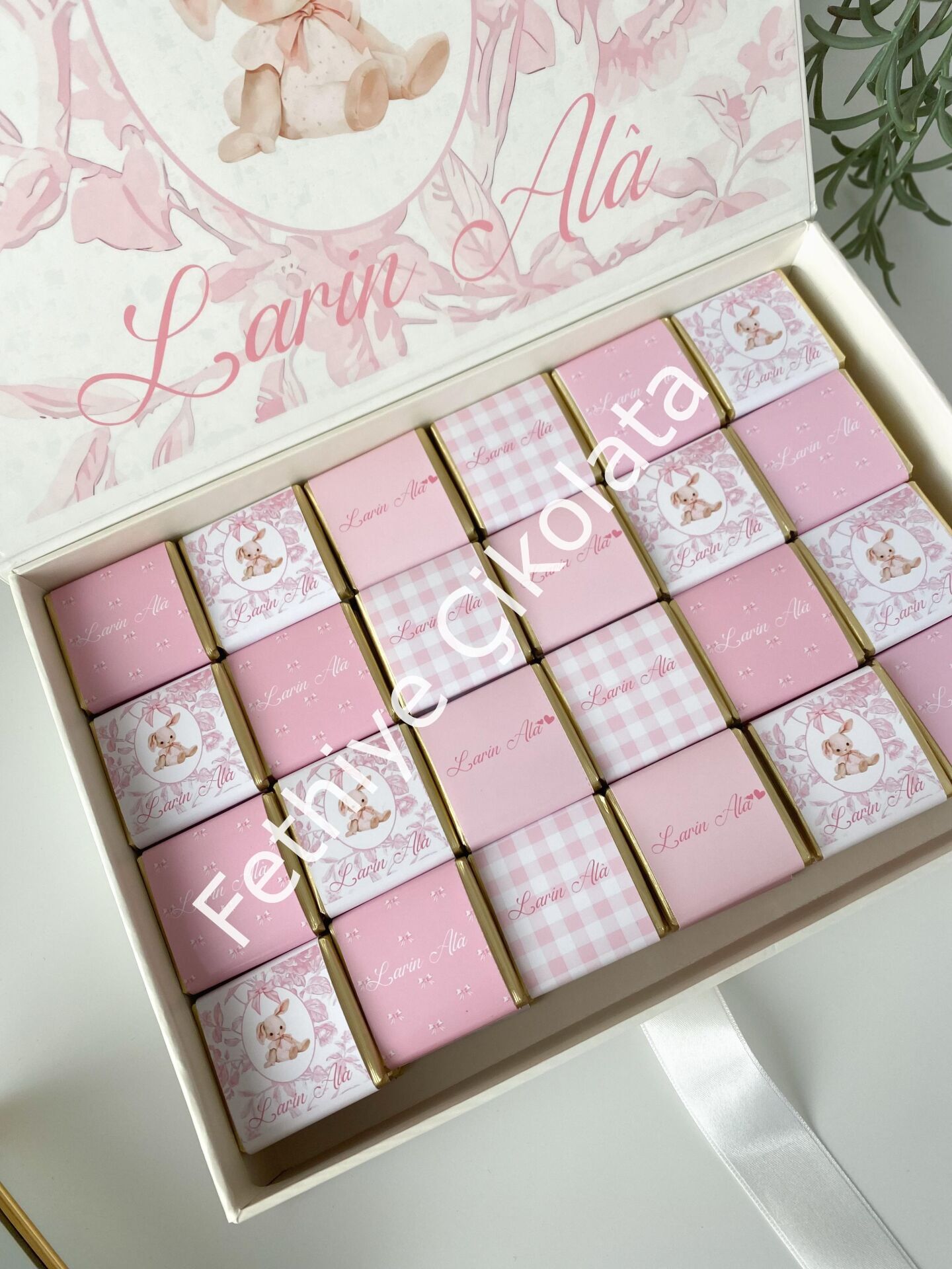 Mukavva Kurdeleli Dekoratif Çikolata Kutusu