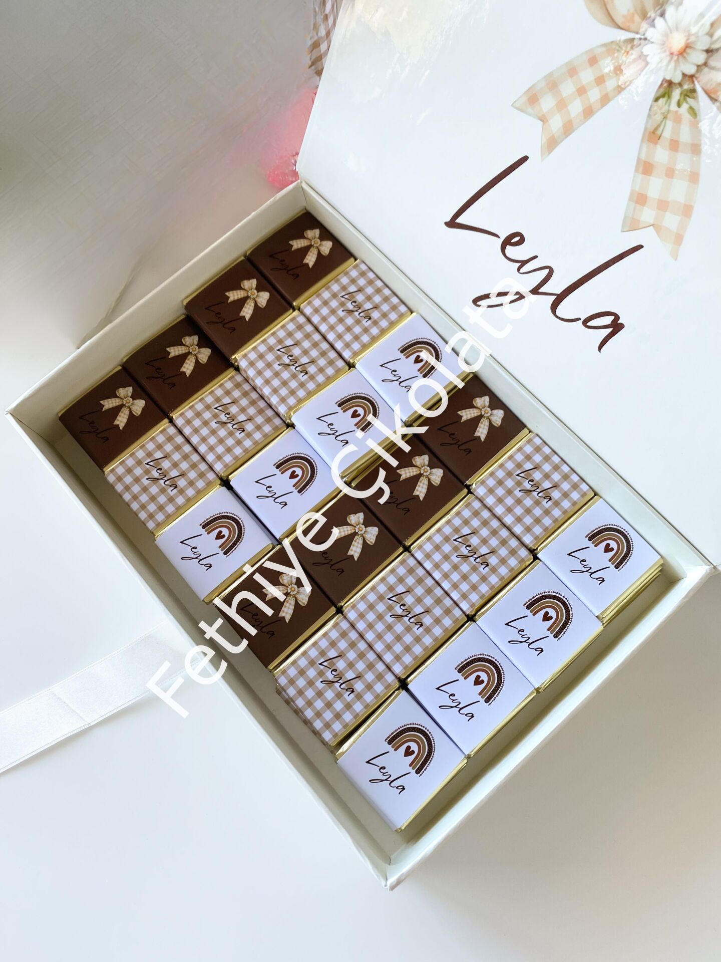 Mukavva Kurdeleli Dekoratif Çikolata Kutusu