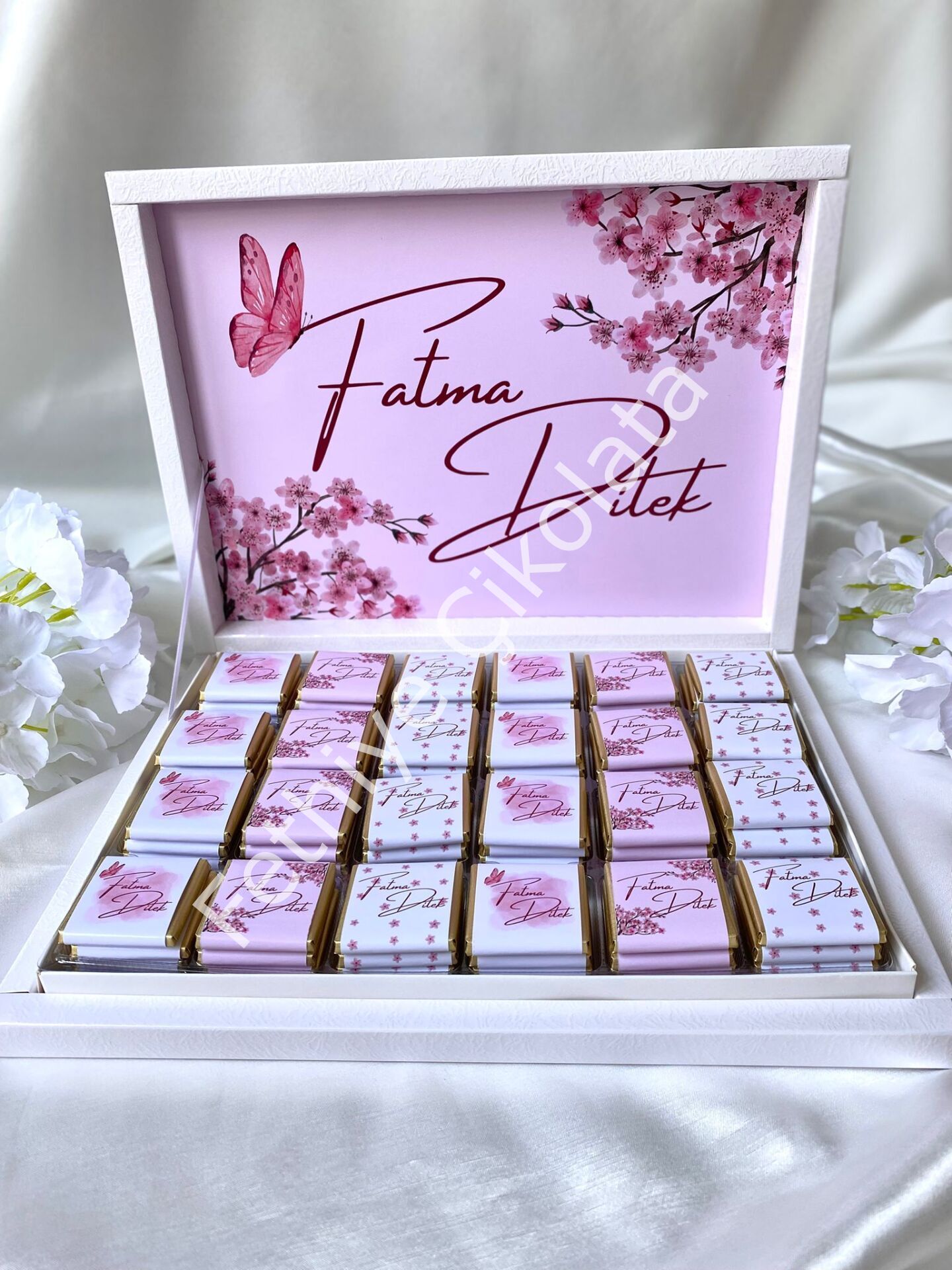 Karton Kutu Kız Bebek Çikolatası