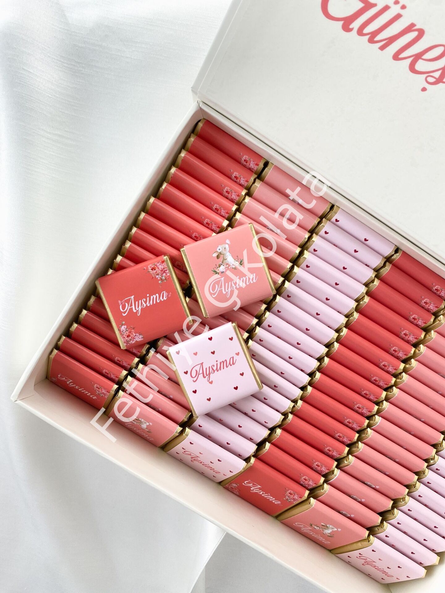 Mukavva Kurdeleli Dekoratif Çikolata Kutusu