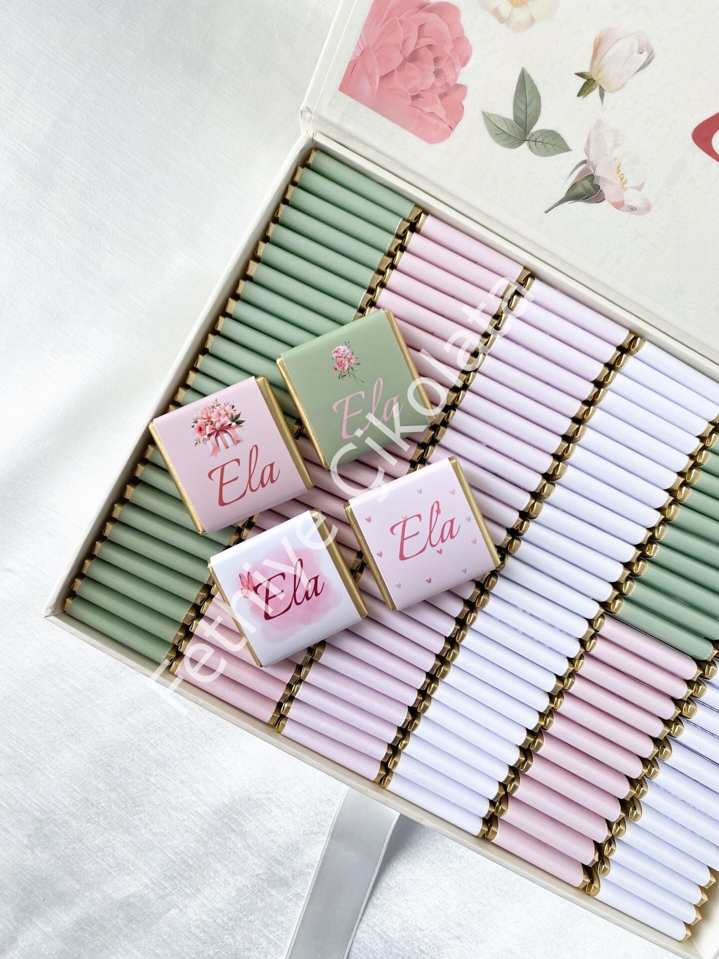 Mukavva Kurdeleli Dekoratif Çikolata Kutusu