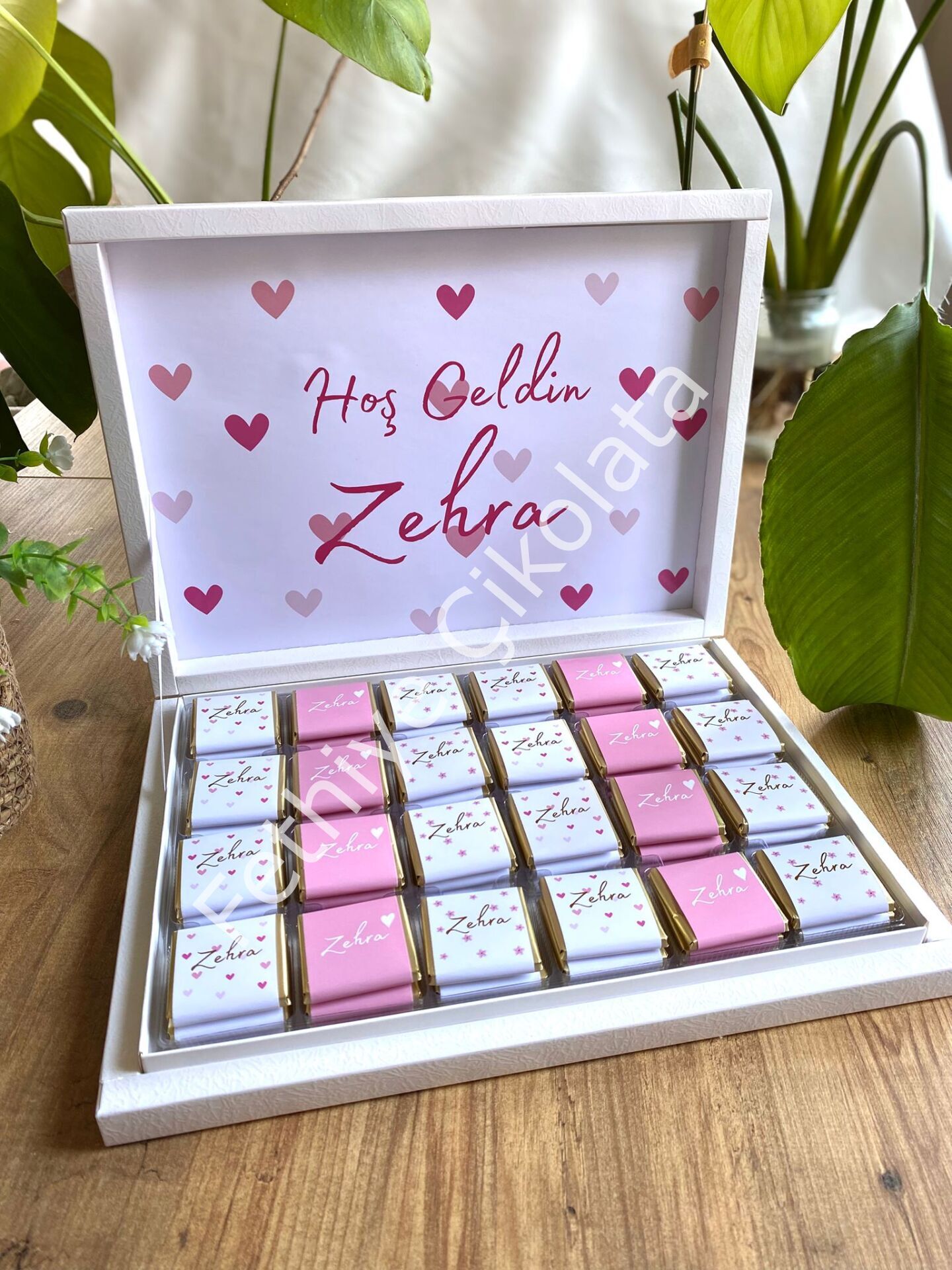 Karton Kutu Kız Bebek Çikolatası