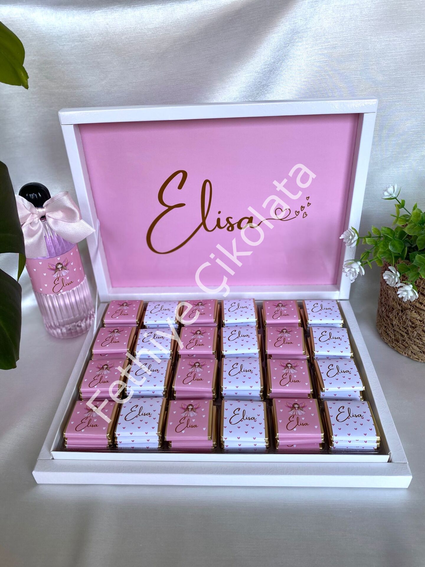 Karton Kutu Kız Bebek Çikolatası