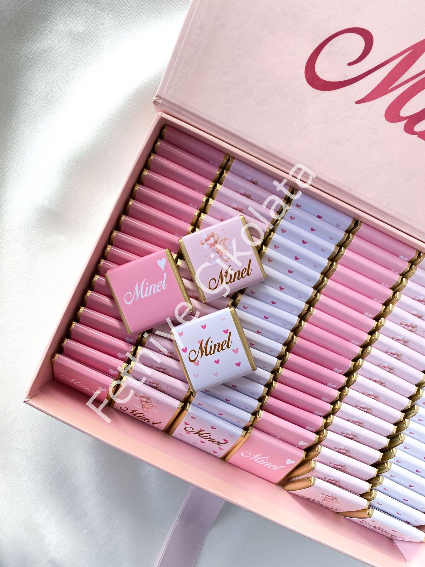 Mukavva Kurdeleli Dekoratif Çikolata Kutusu