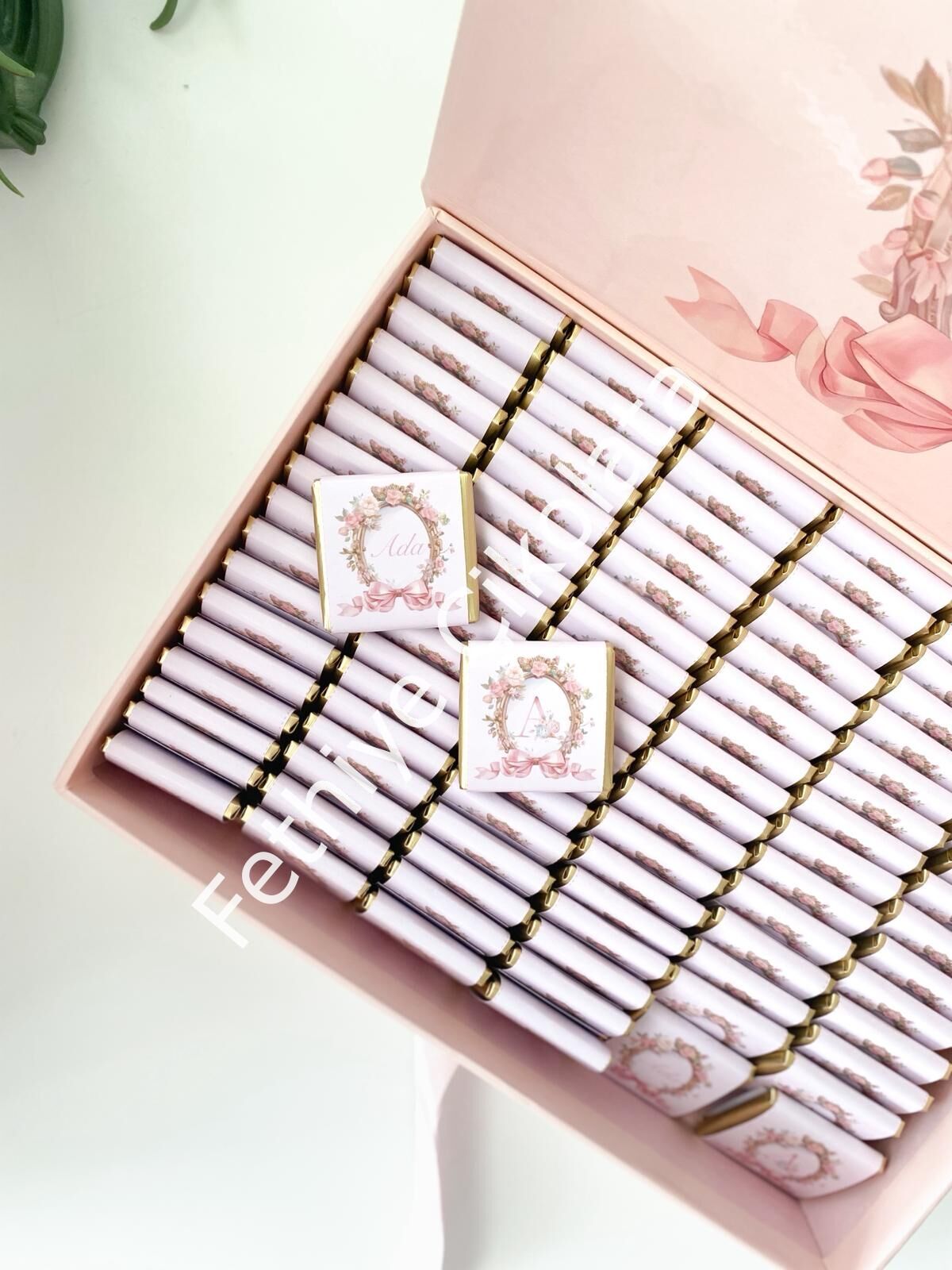 Mukavva Kurdeleli Dekoratif Çikolata Kutusu