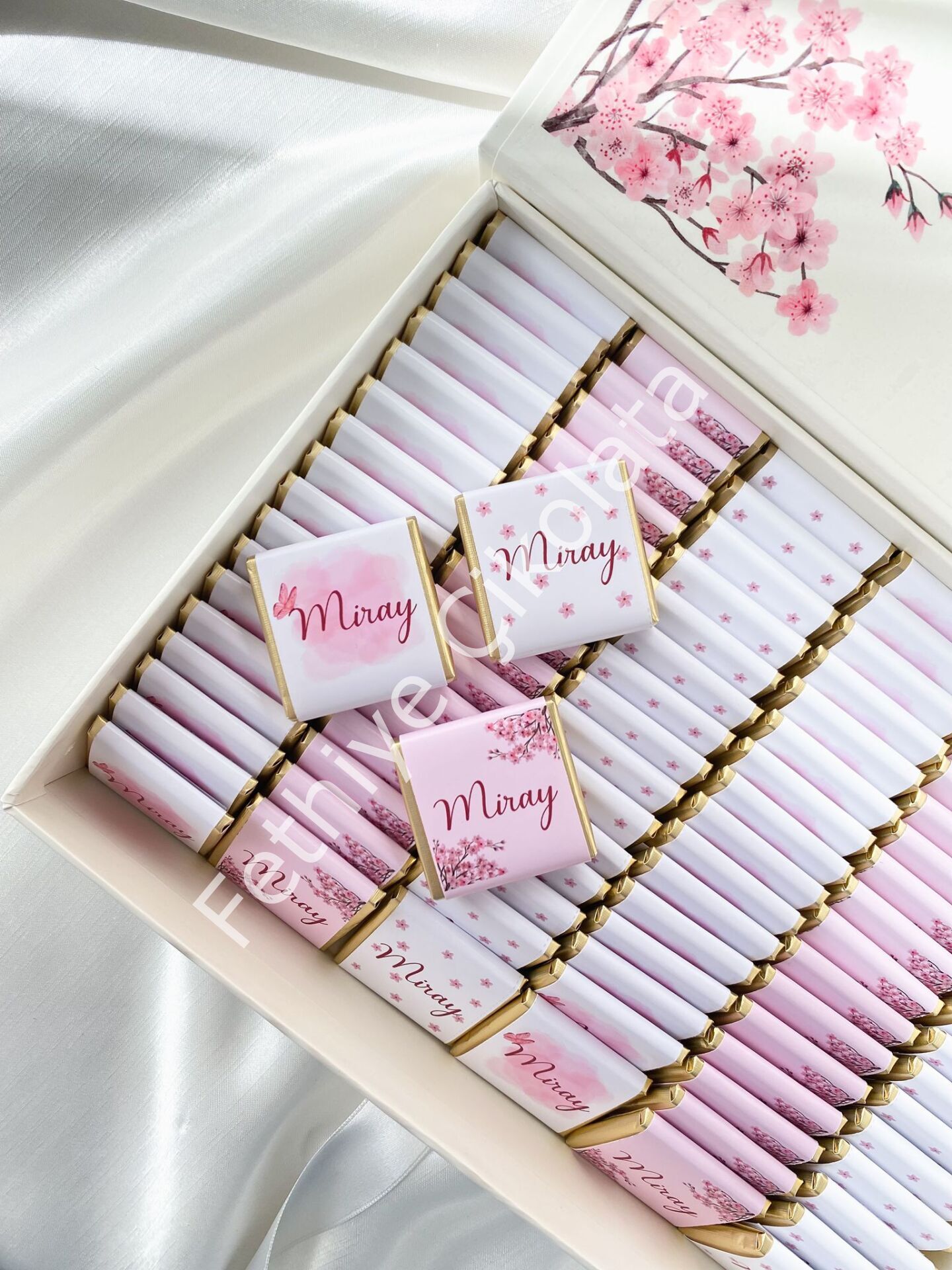 Mukavva Kurdeleli Dekoratif Çikolata Kutusu