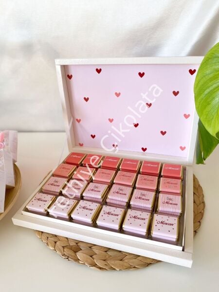 Karton Kutu Kız Bebek Çikolatası