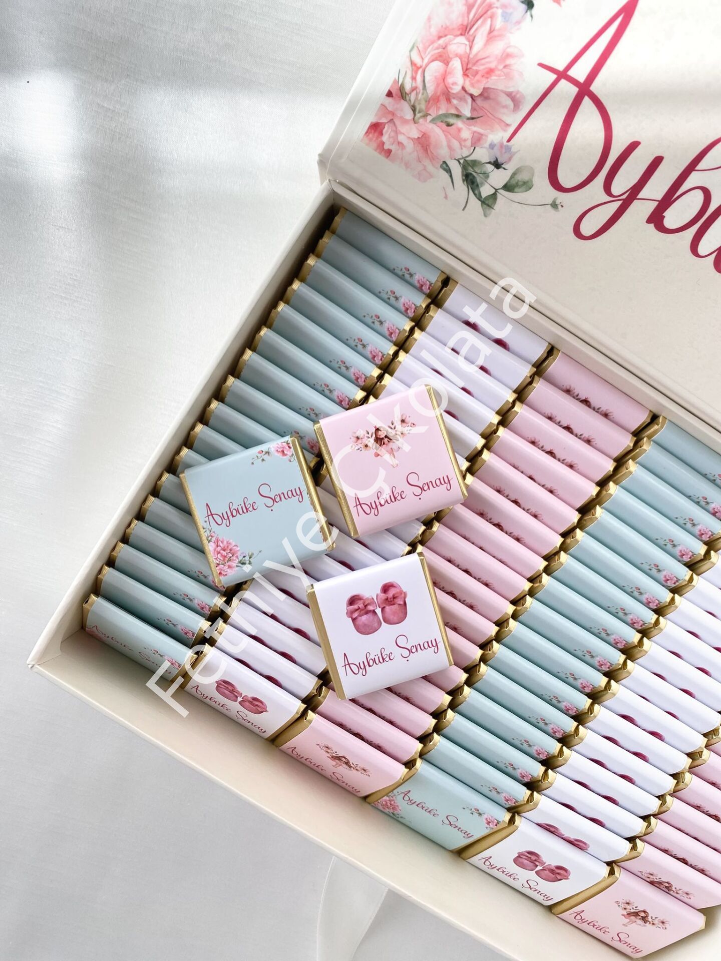 Mukavva Kurdeleli Dekoratif Çikolata Kutusu