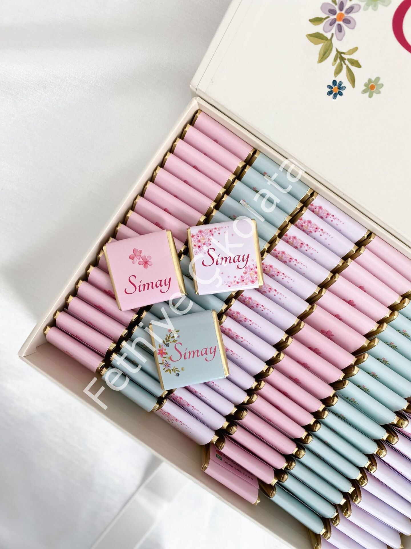 Mukavva Kurdeleli Dekoratif Çikolata Kutusu