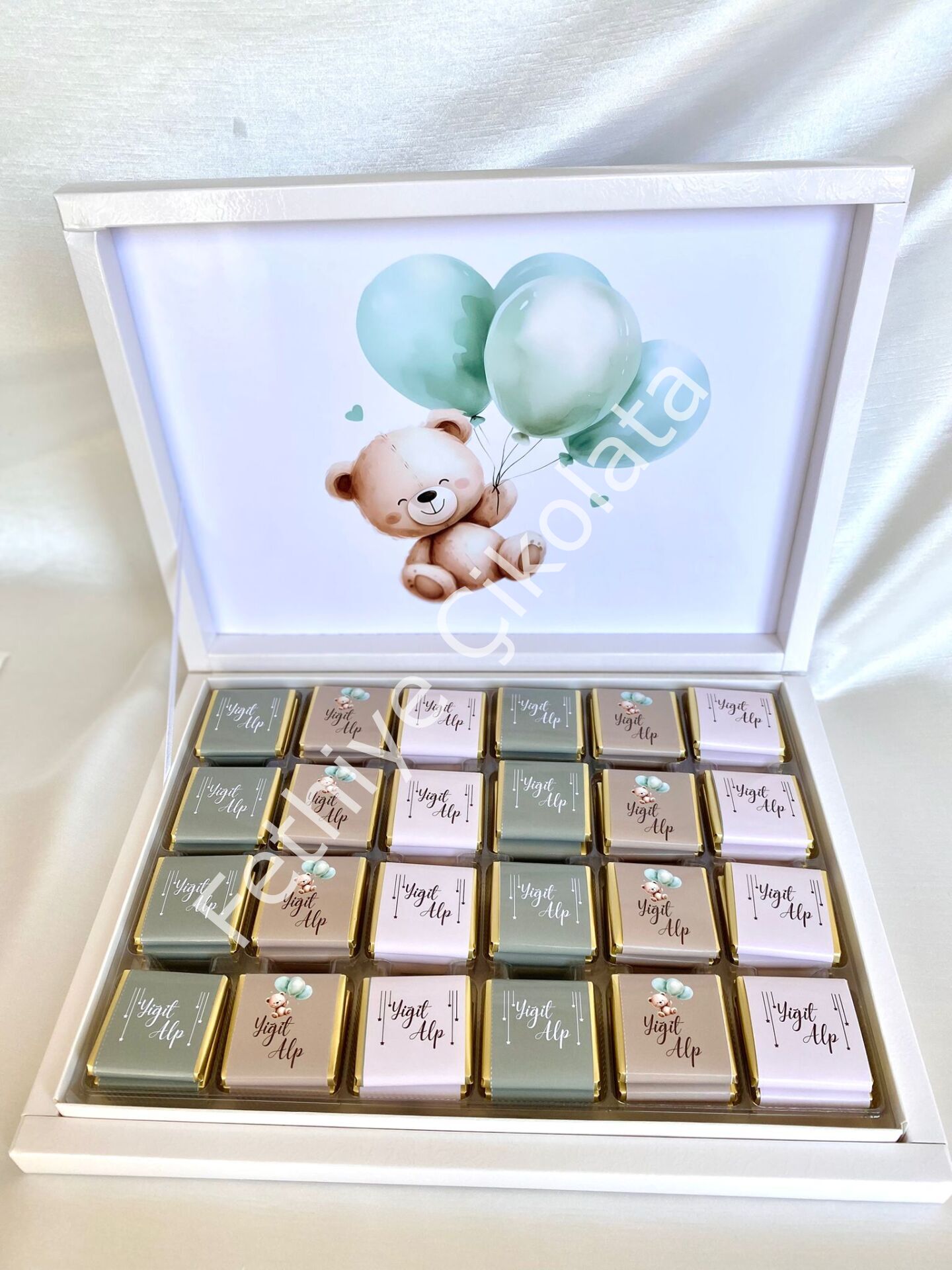 Karton Kutu Erkek Bebek Çikolatası