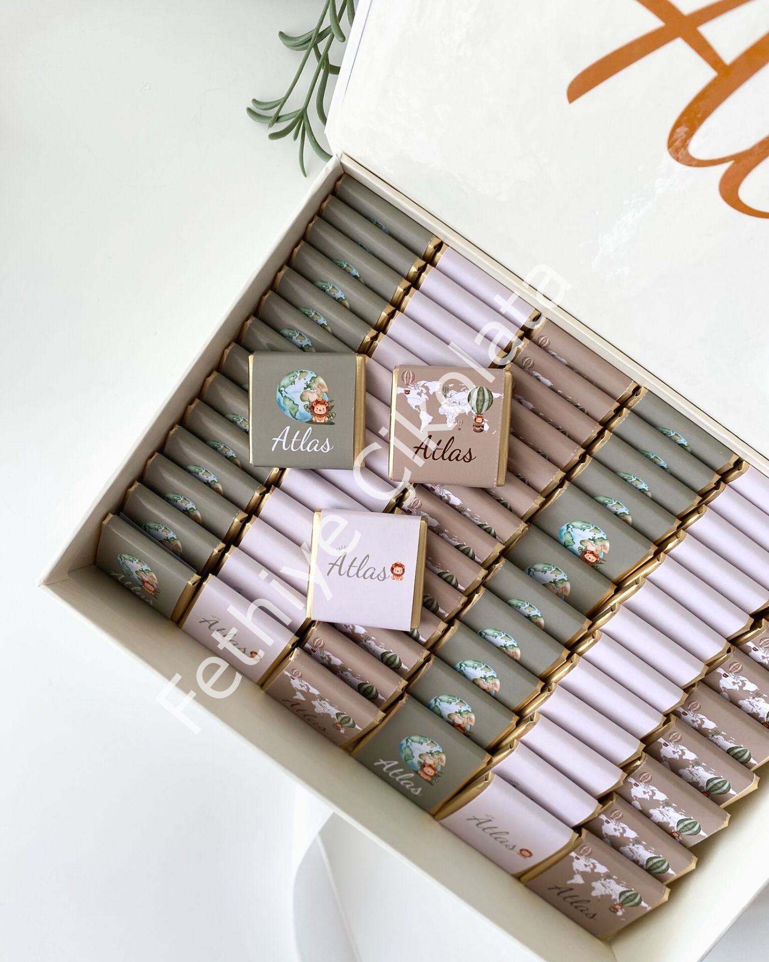 Mukavva Kurdeleli Dekoratif Çikolata Kutusu