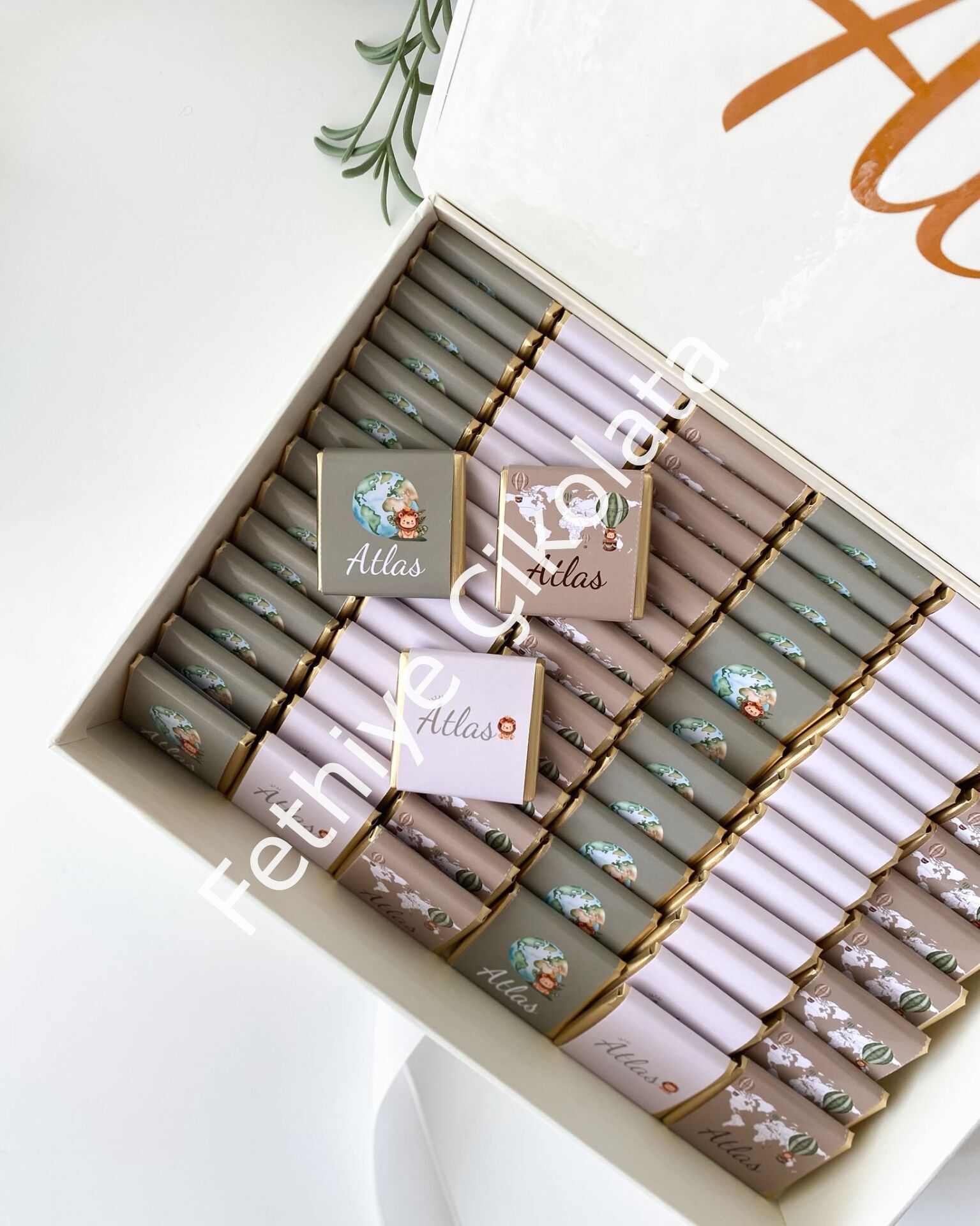 Mukavva Kurdeleli Dekoratif Çikolata Kutusu