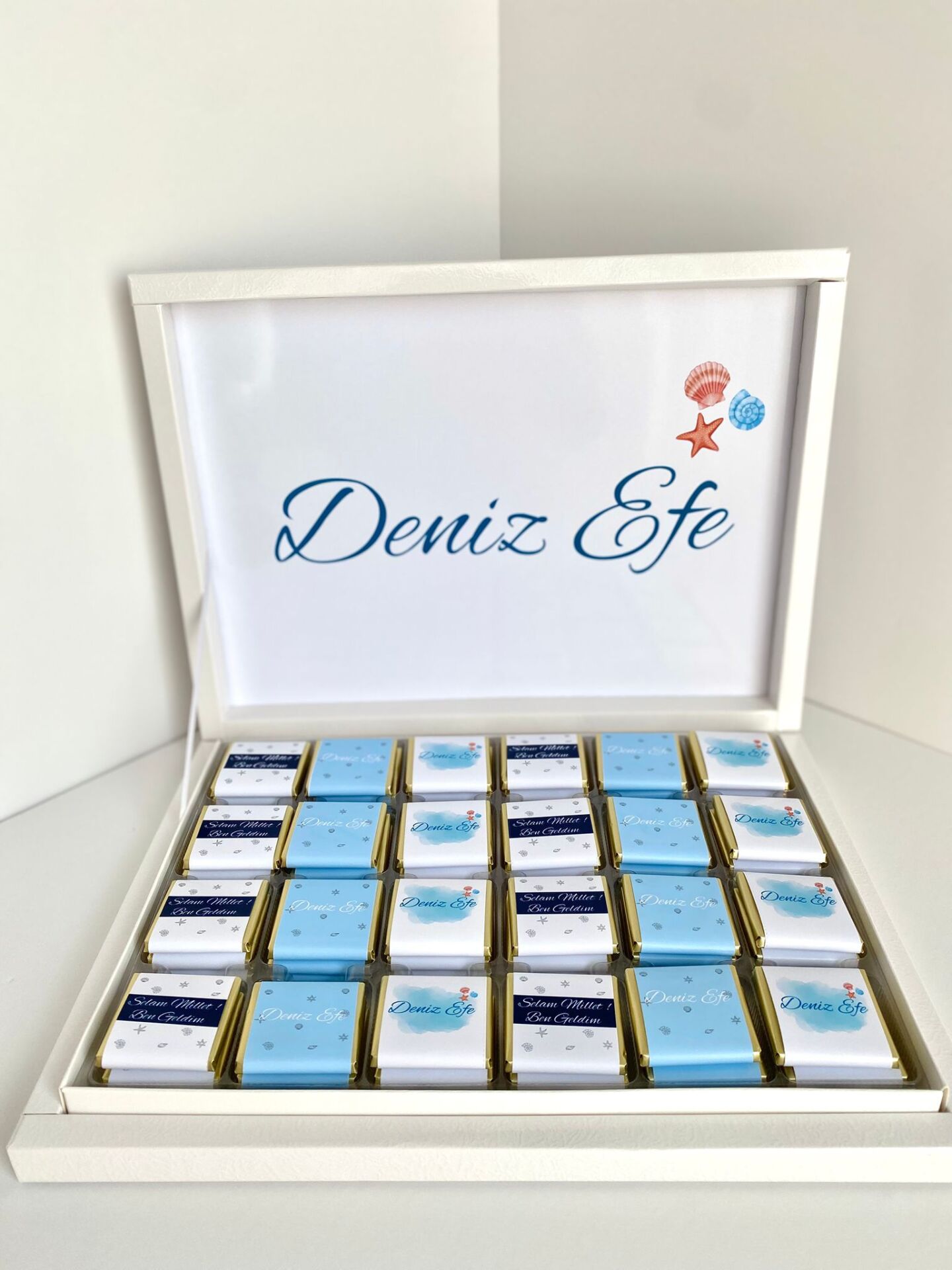 Karton Kutu Erkek Bebek Çikolatası