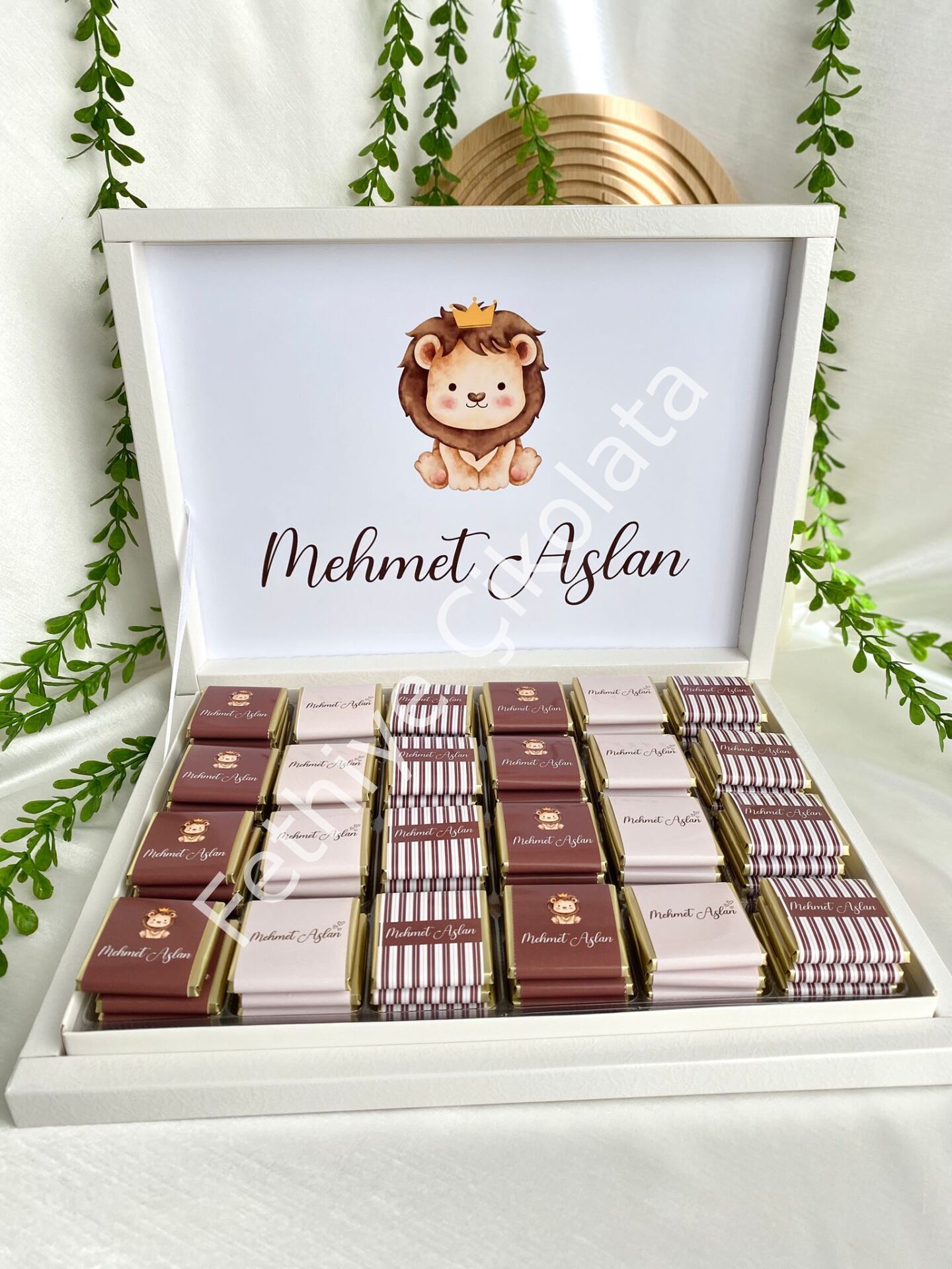 Karton Kutu Erkek Bebek Çikolatası