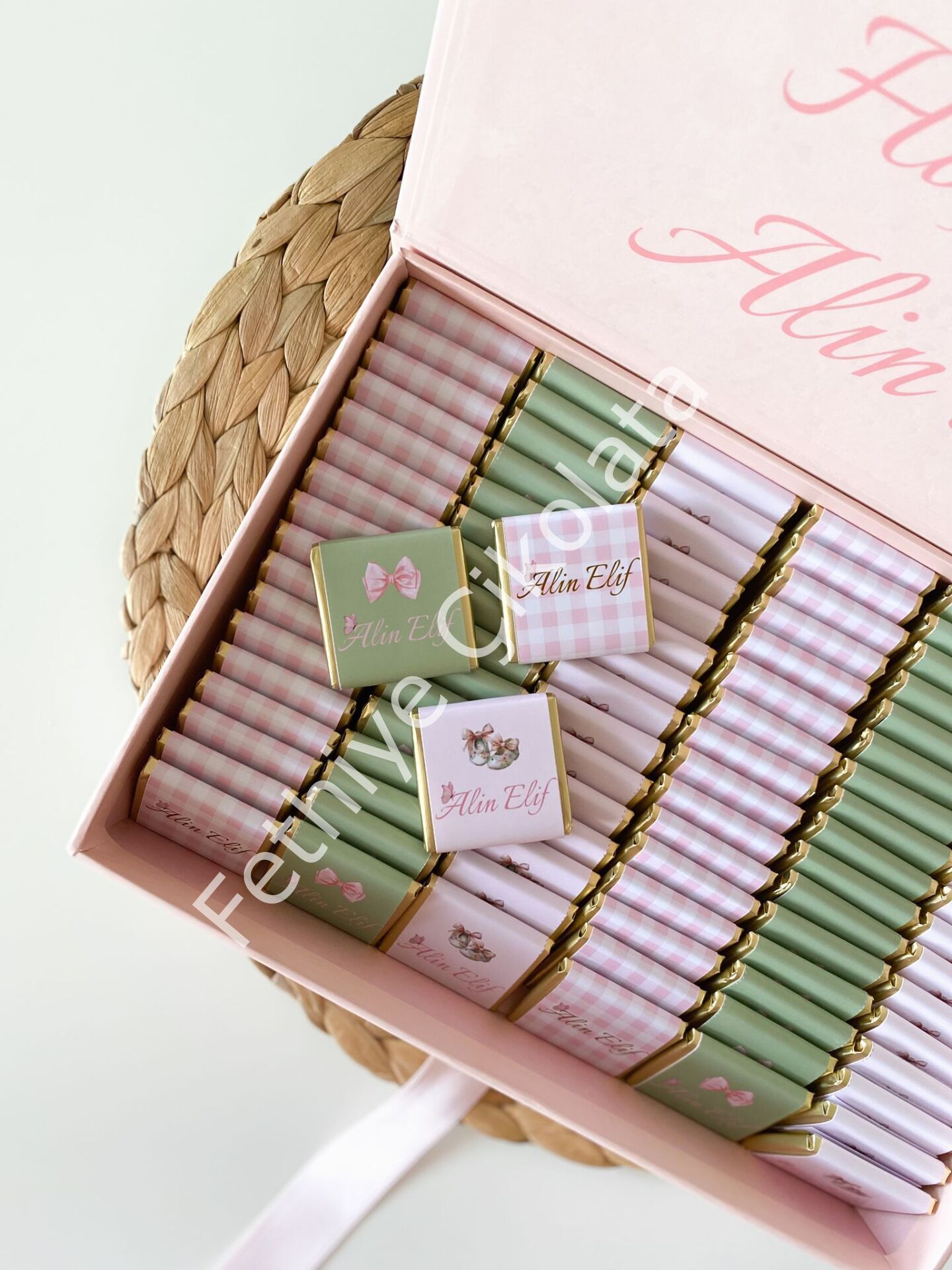 Mukavva Kurdeleli Dekoratif Çikolata Kutusu