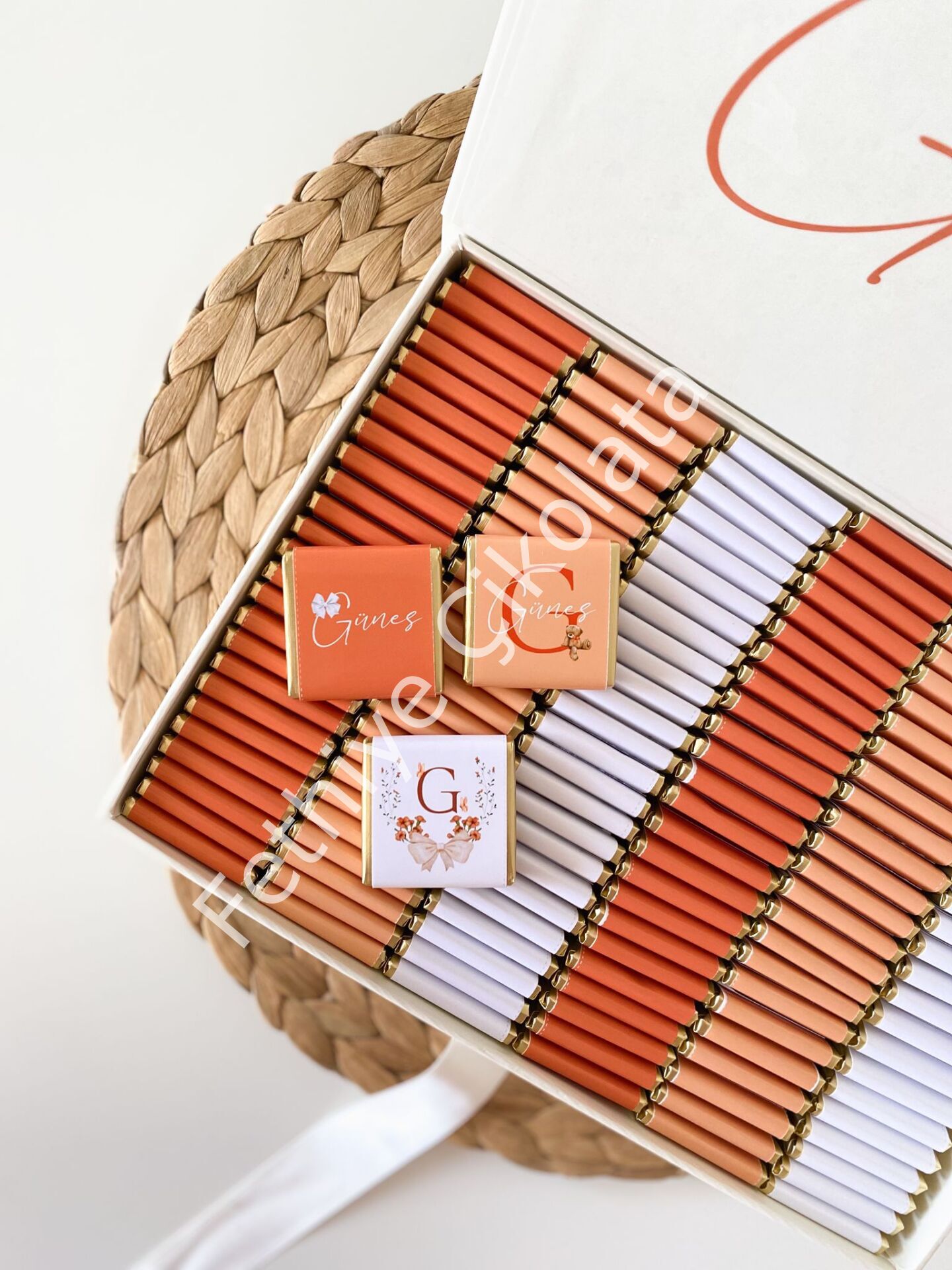 Mukavva Kurdeleli Dekoratif Çikolata Kutusu