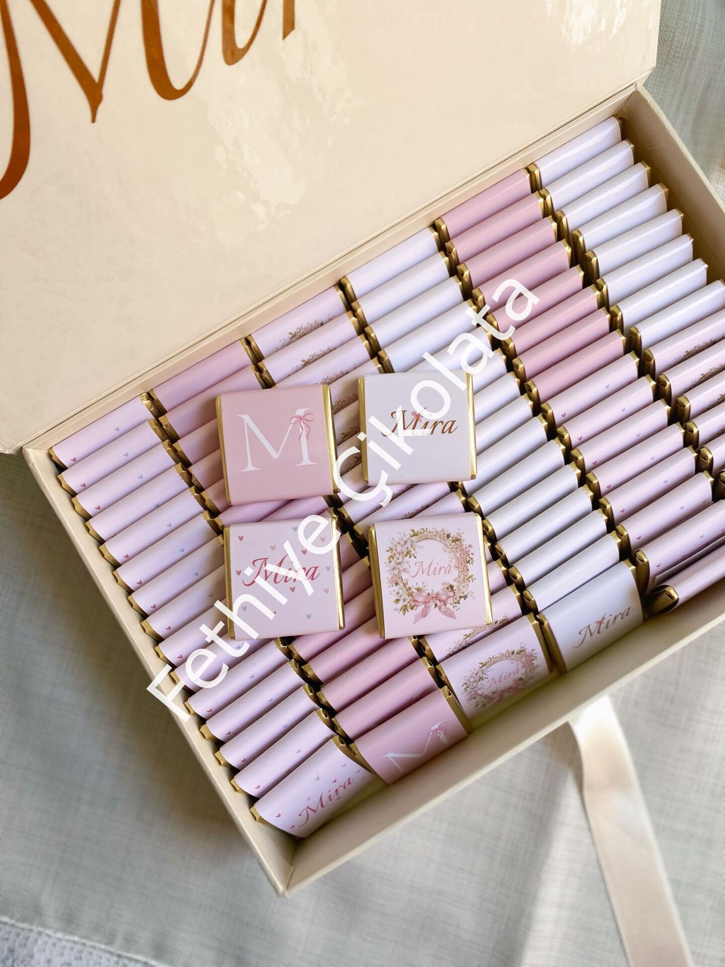 Mukavva Kurdeleli Dekoratif Çikolata Kutusu