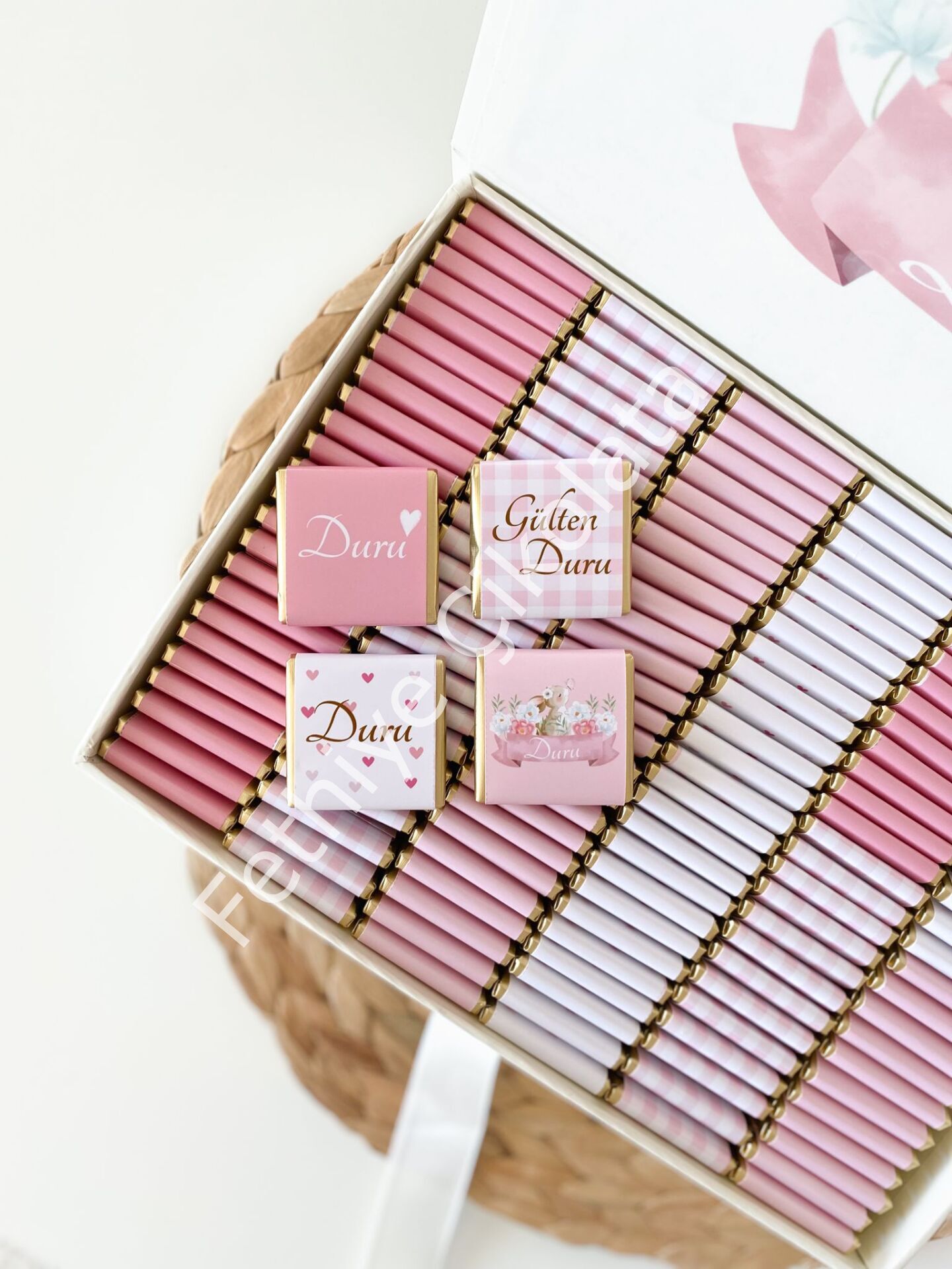 Mukavva Kurdeleli Dekoratif Çikolata Kutusu