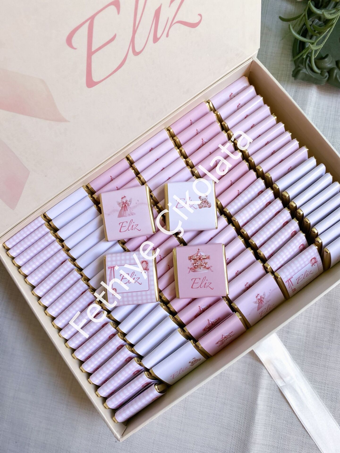 Mukavva Kurdeleli Dekoratif Çikolata Kutusu