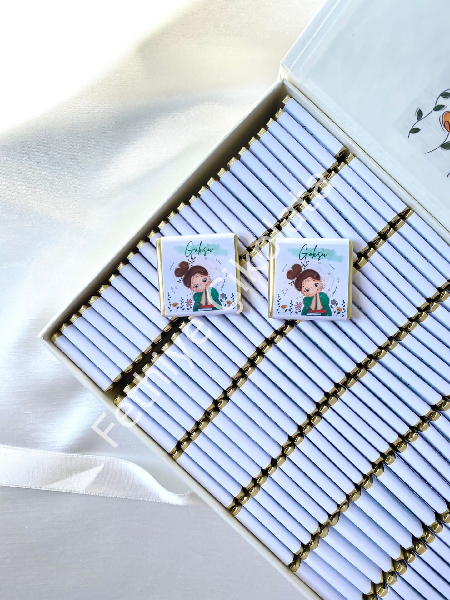 Mukavva Kurdeleli Dekoratif Çikolata Kutusu