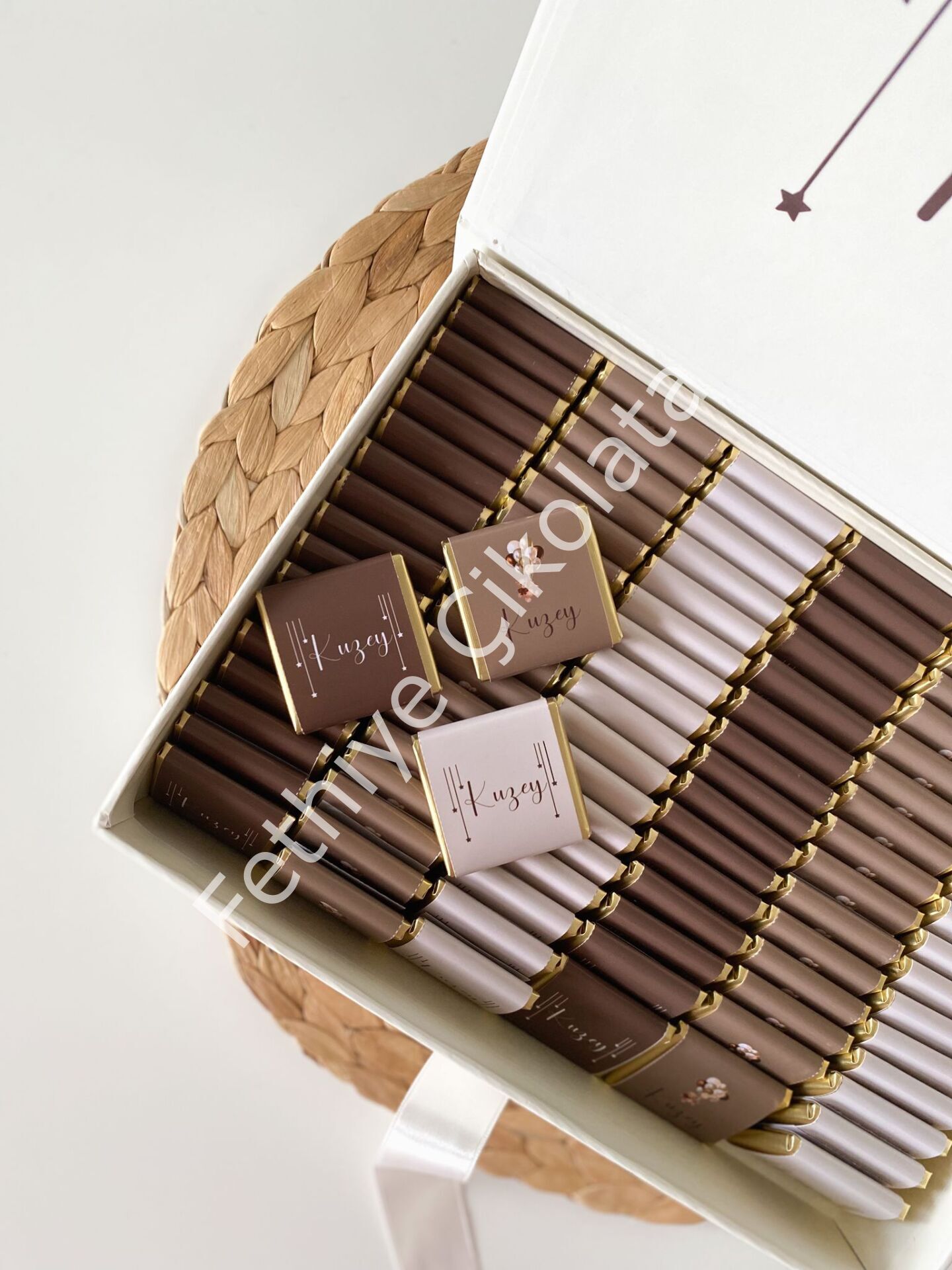 Mukavva Kurdeleli Dekoratif Çikolata Kutusu