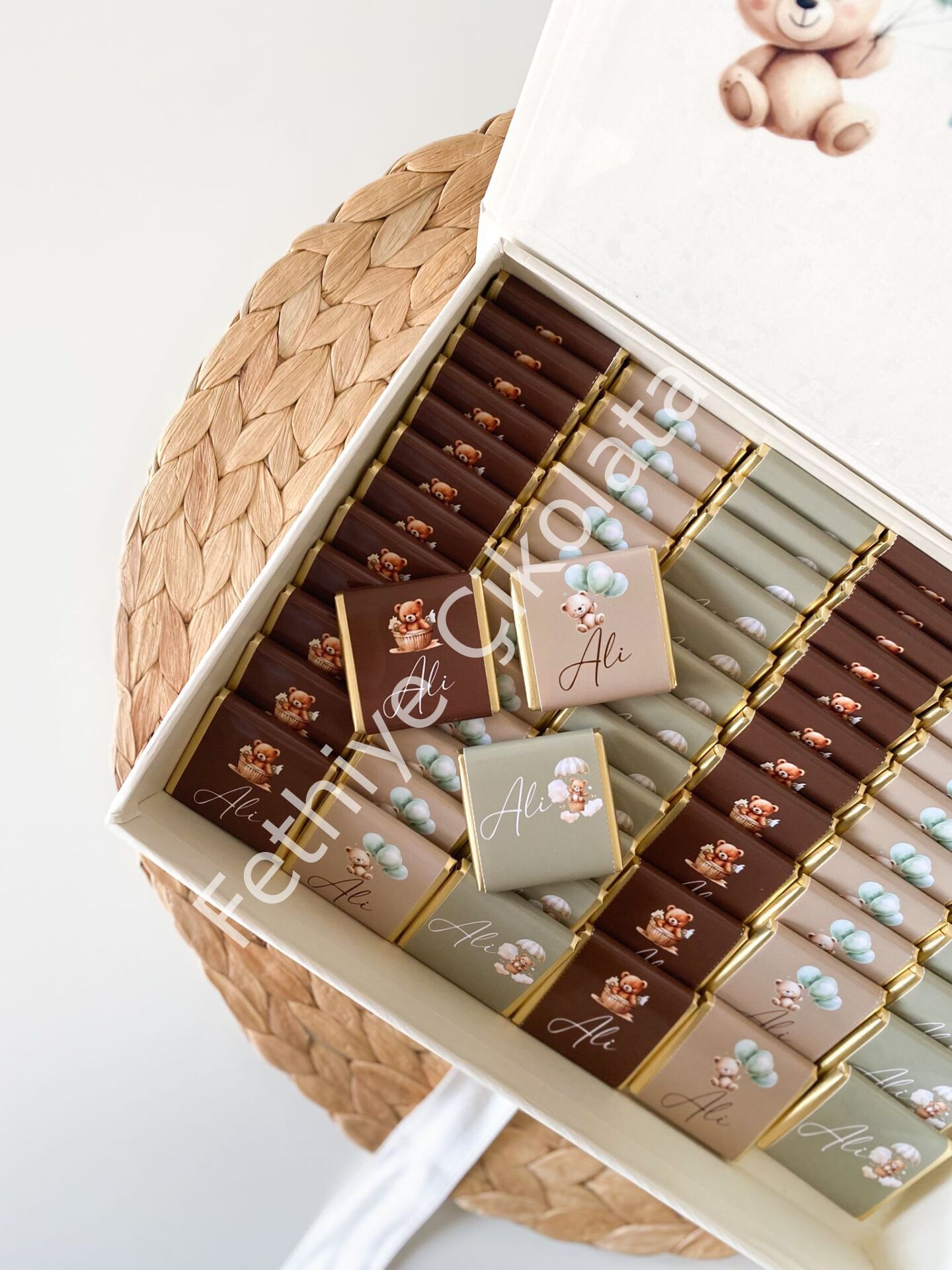 Mukavva Kurdeleli Dekoratif Çikolata Kutusu