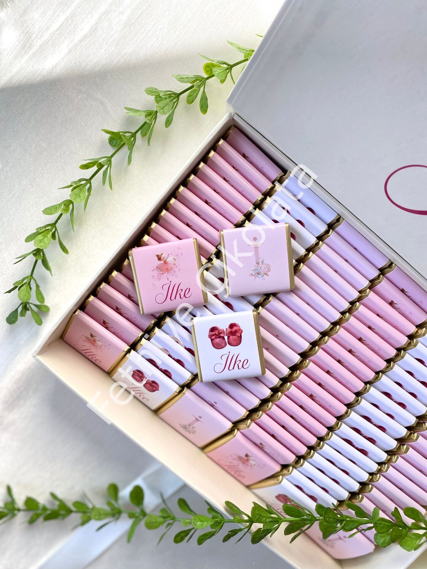 Mukavva Kurdeleli Dekoratif Çikolata Kutusu