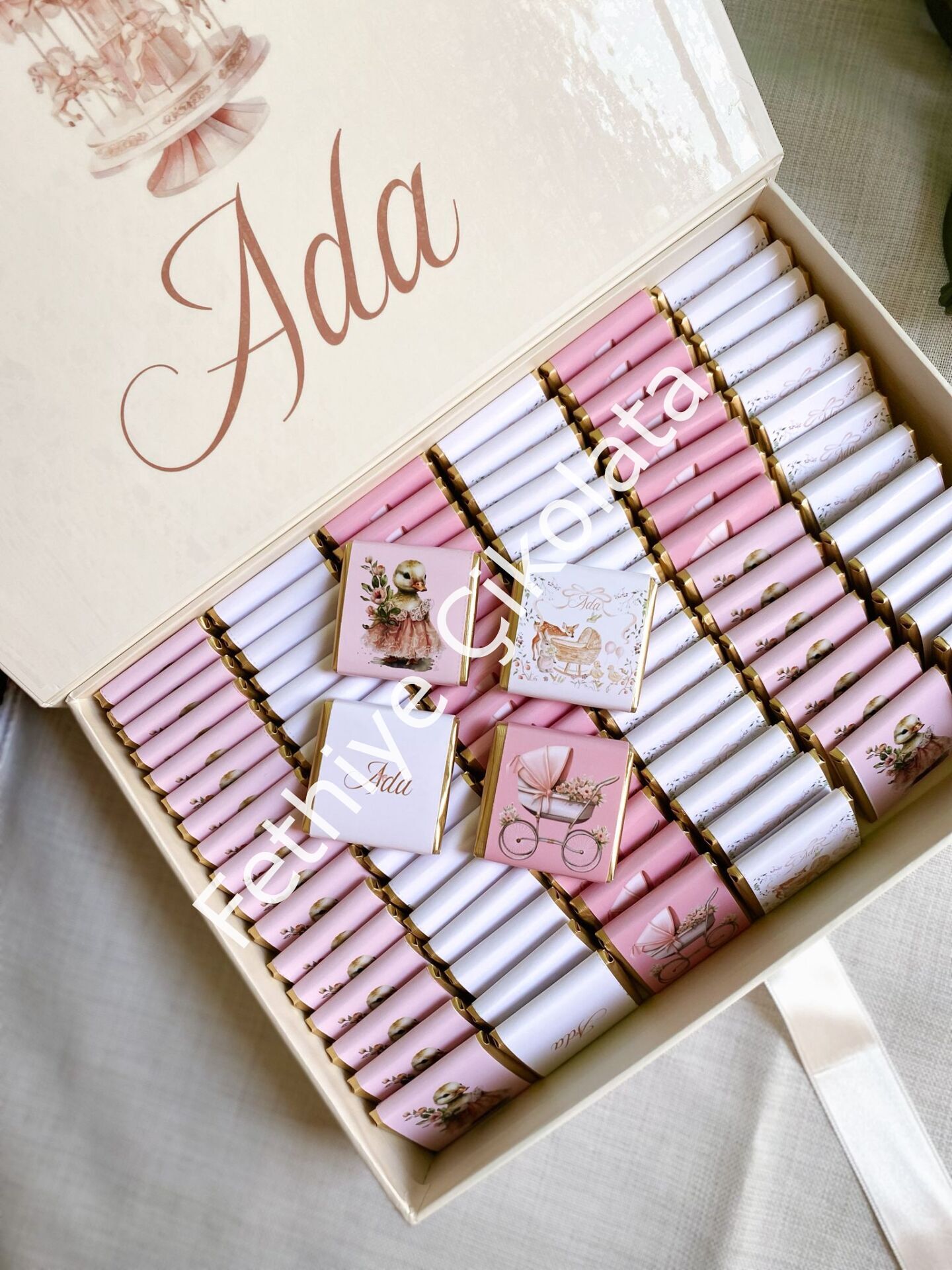 Mukavva Kurdeleli Dekoratif Çikolata Kutusu