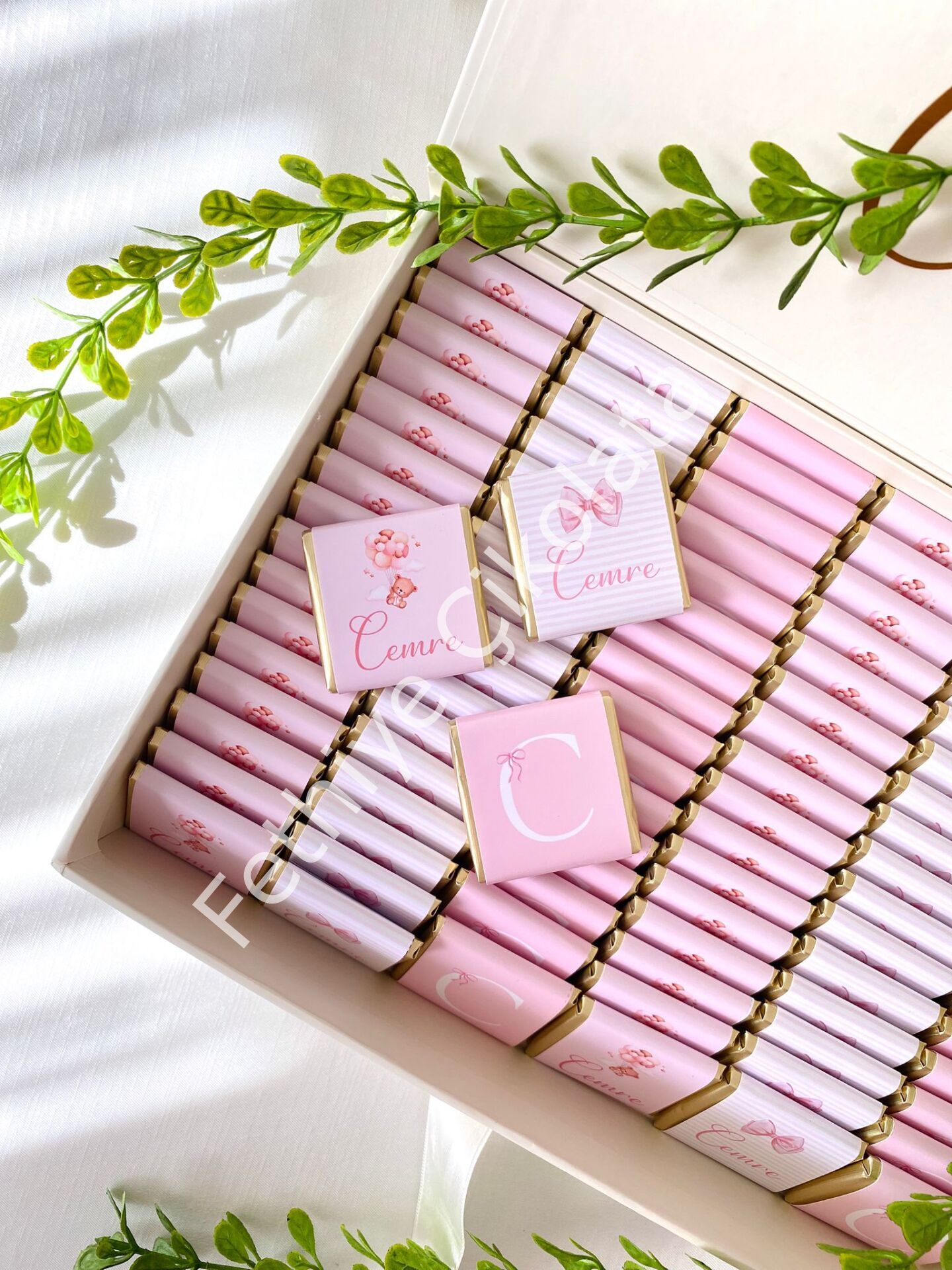 Mukavva Kurdeleli Dekoratif Çikolata Kutusu