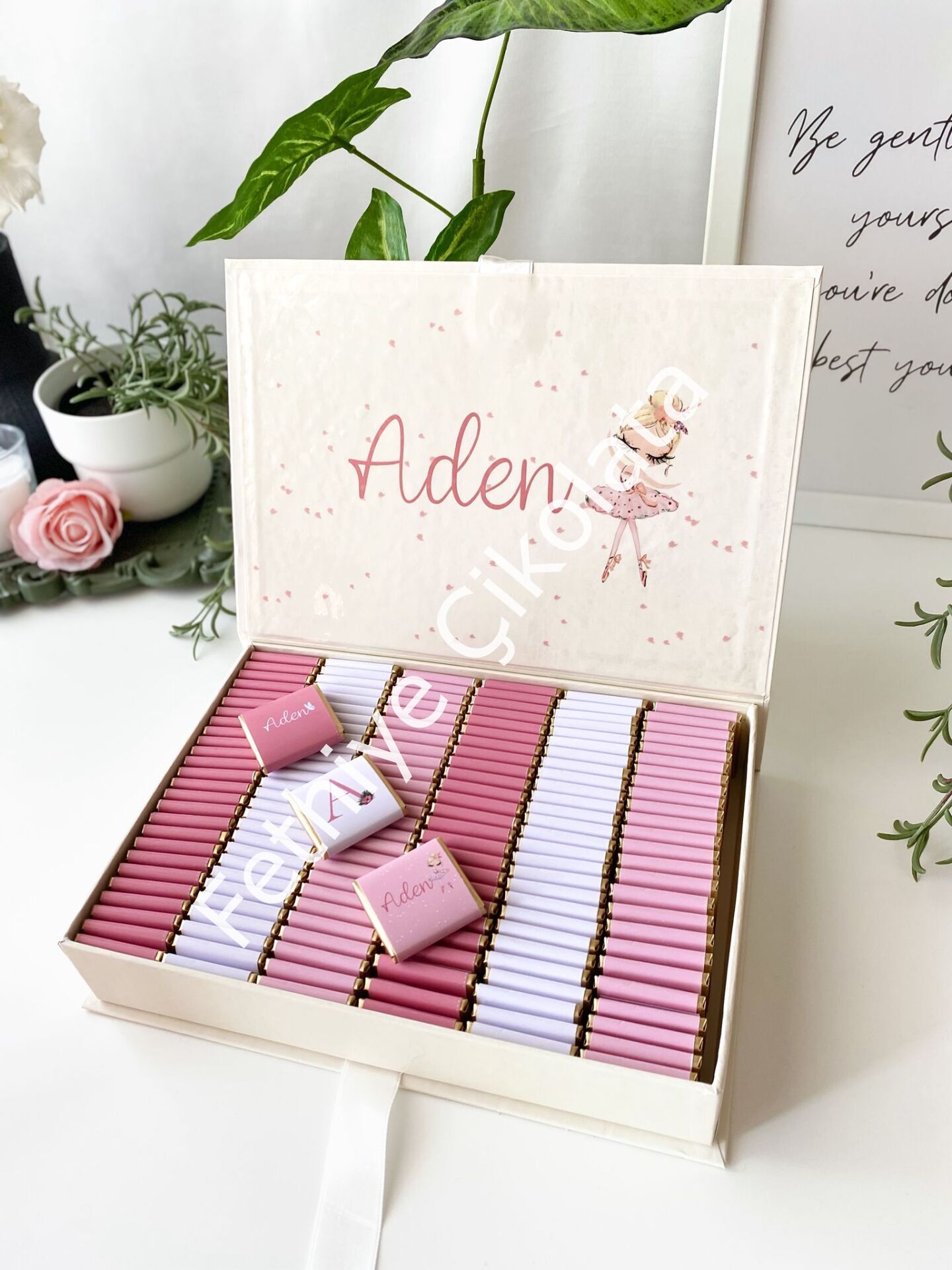 Mukavva Kurdeleli Dekoratif Çikolata Kutusu