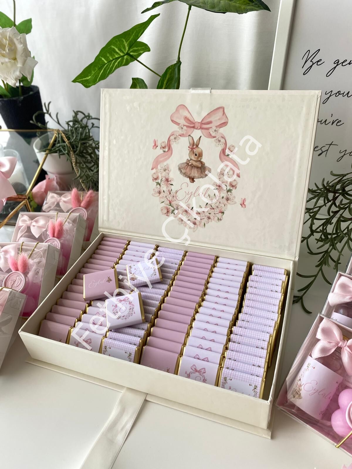 Mukavva Kurdeleli Dekoratif Çikolata Kutusu