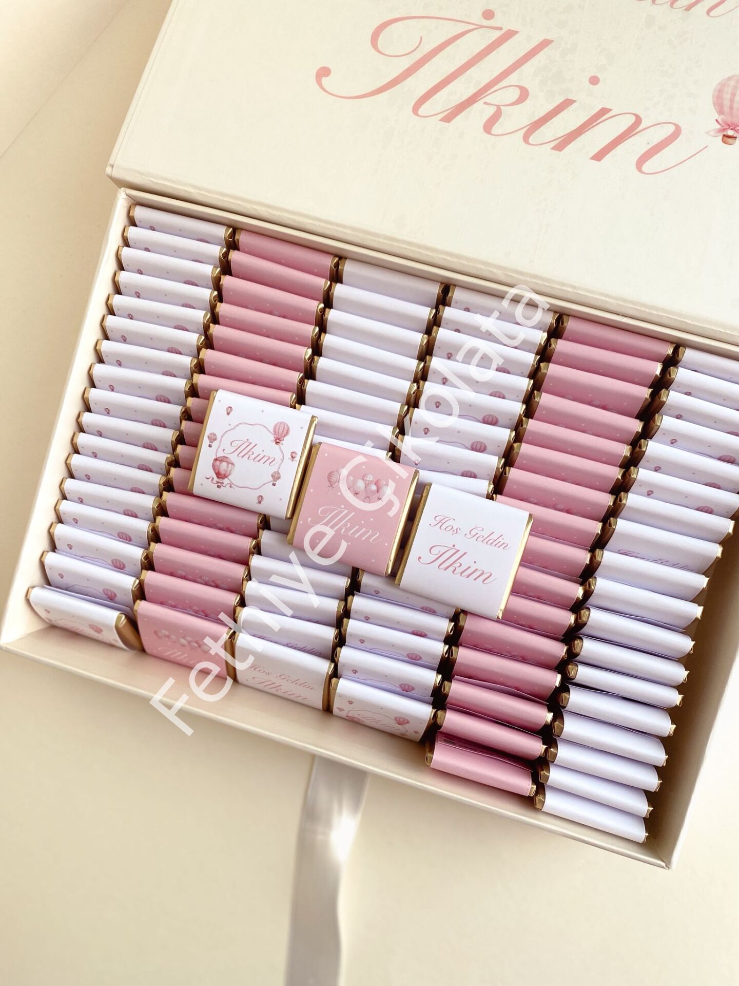 Mukavva Kurdeleli Dekoratif Çikolata Kutusu