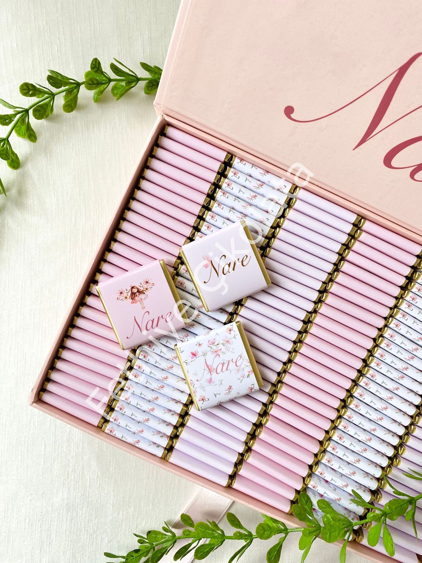 Mukavva Kurdeleli Dekoratif Çikolata Kutusu