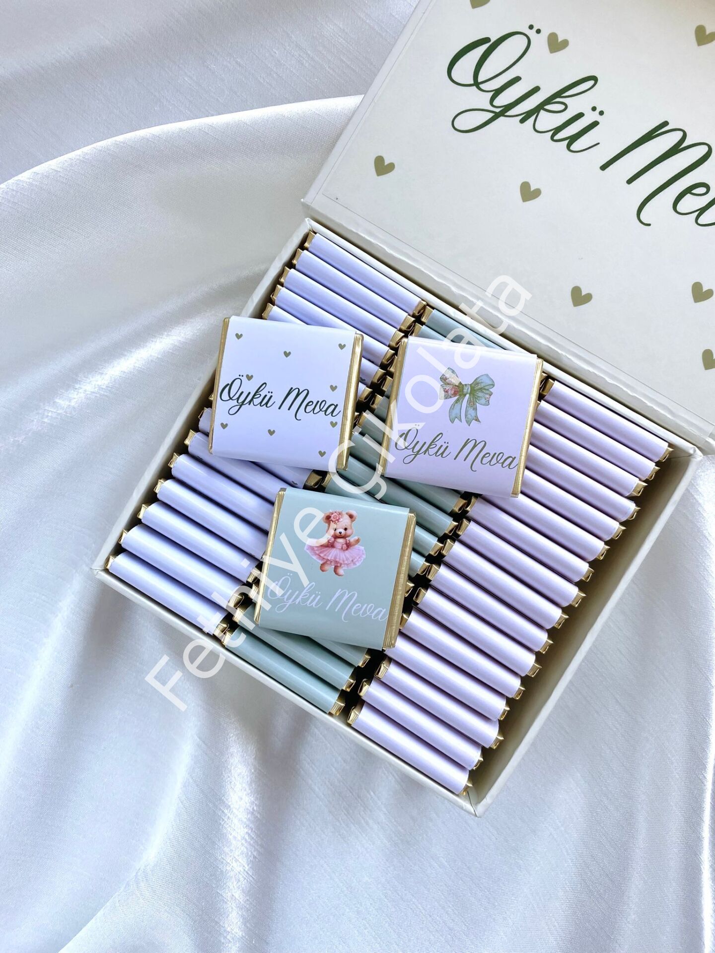 Kız Bebek Mıknatıslı Kare Kutu