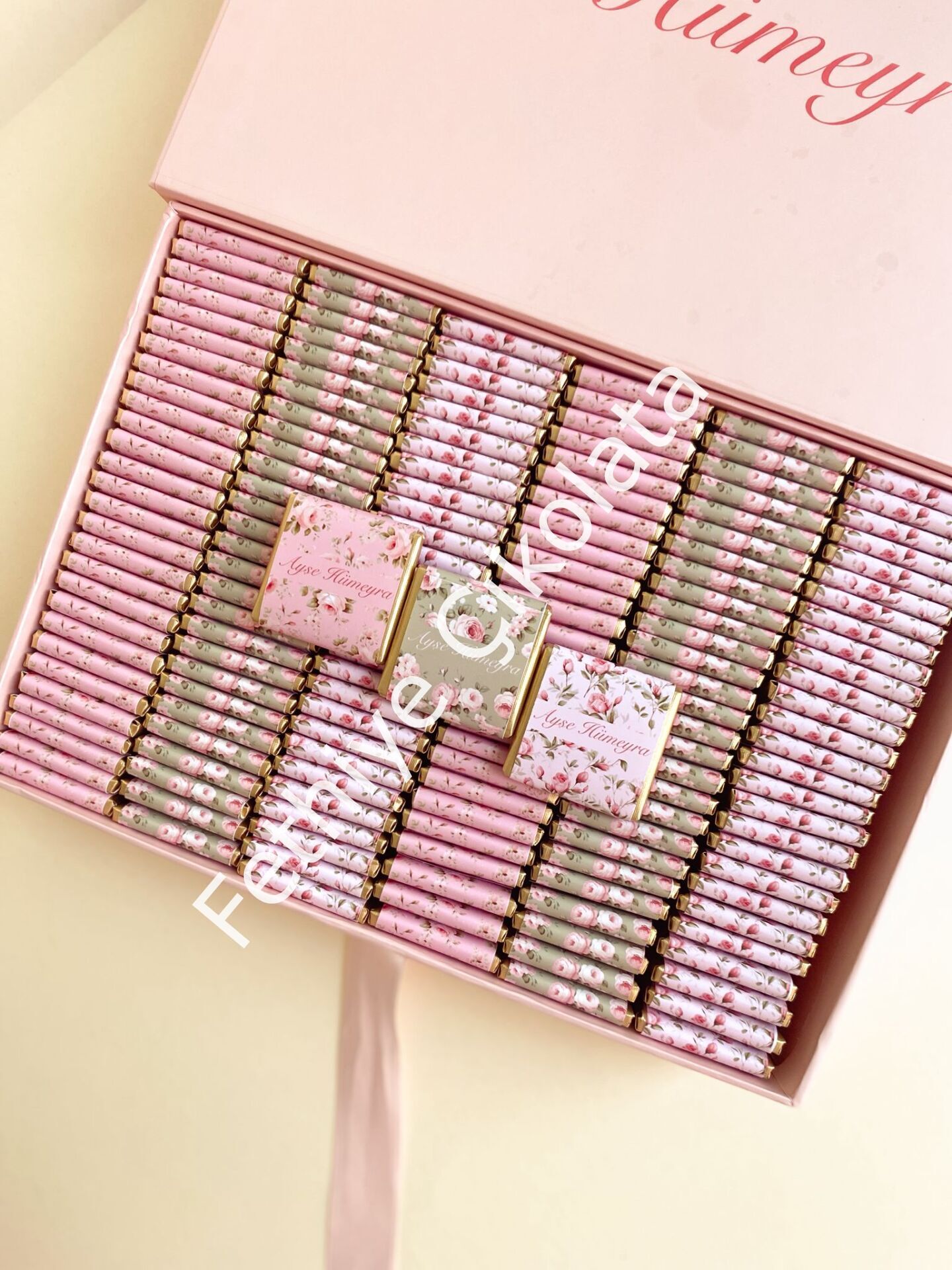 Mukavva Kurdeleli Dekoratif Çikolata Kutusu