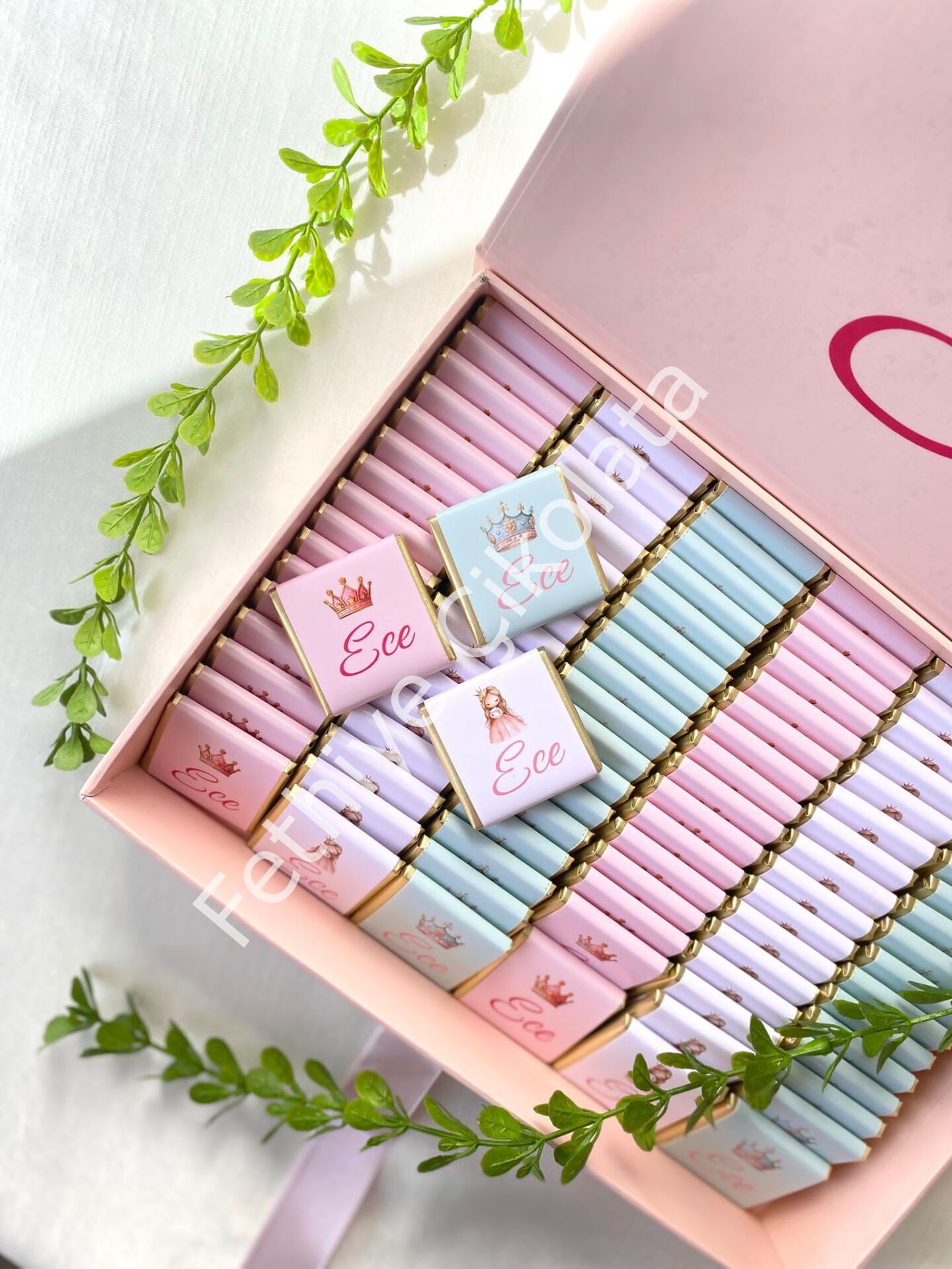 Mukavva Kurdeleli Dekoratif Çikolata Kutusu