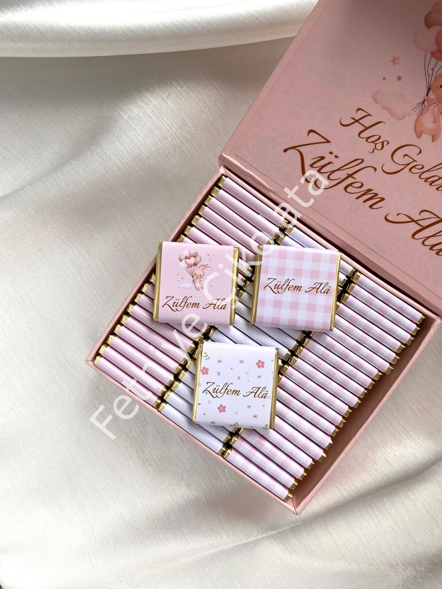 Kız Bebek Mıknatıslı Kare Kutu