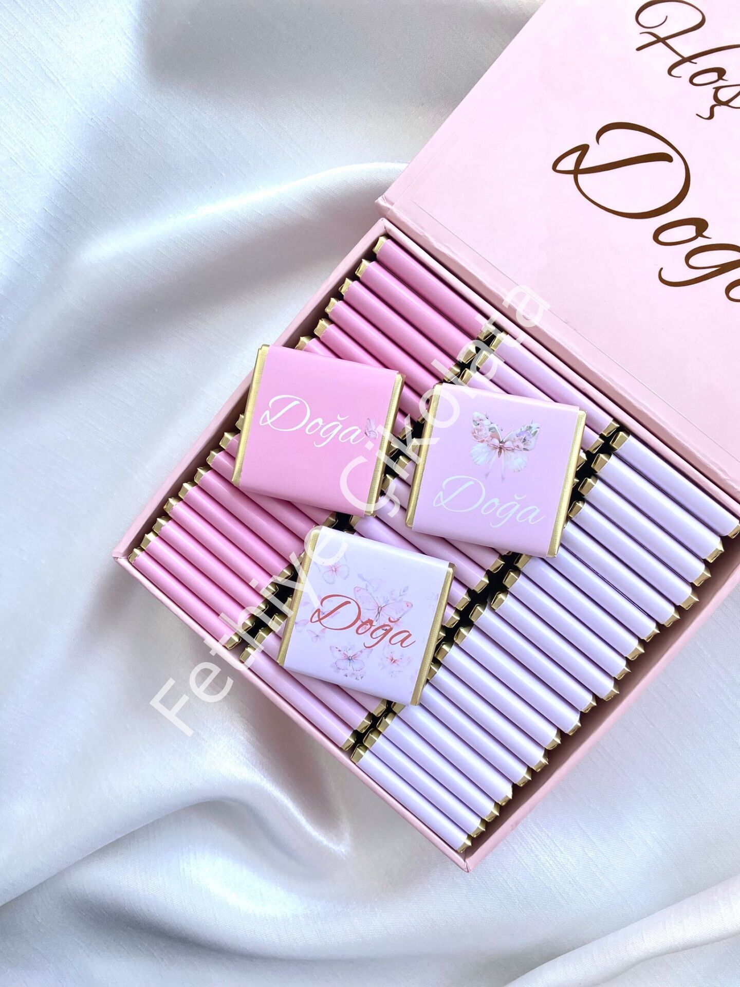 Kız Bebek Mıknatıslı Kare Kutu