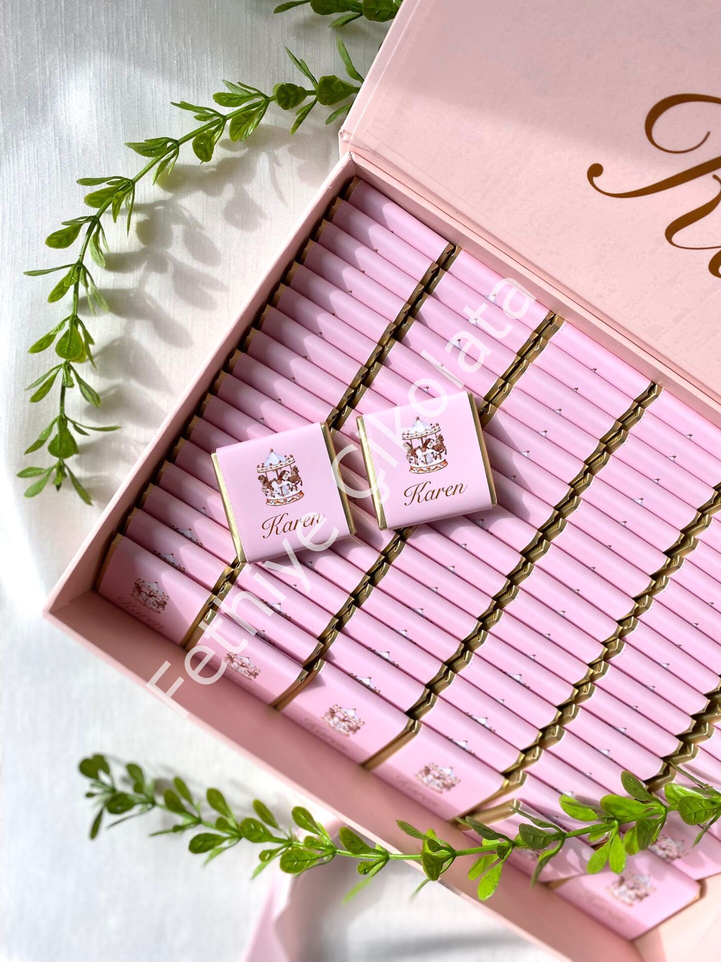 Mukavva Kurdeleli Dekoratif Çikolata Kutusu