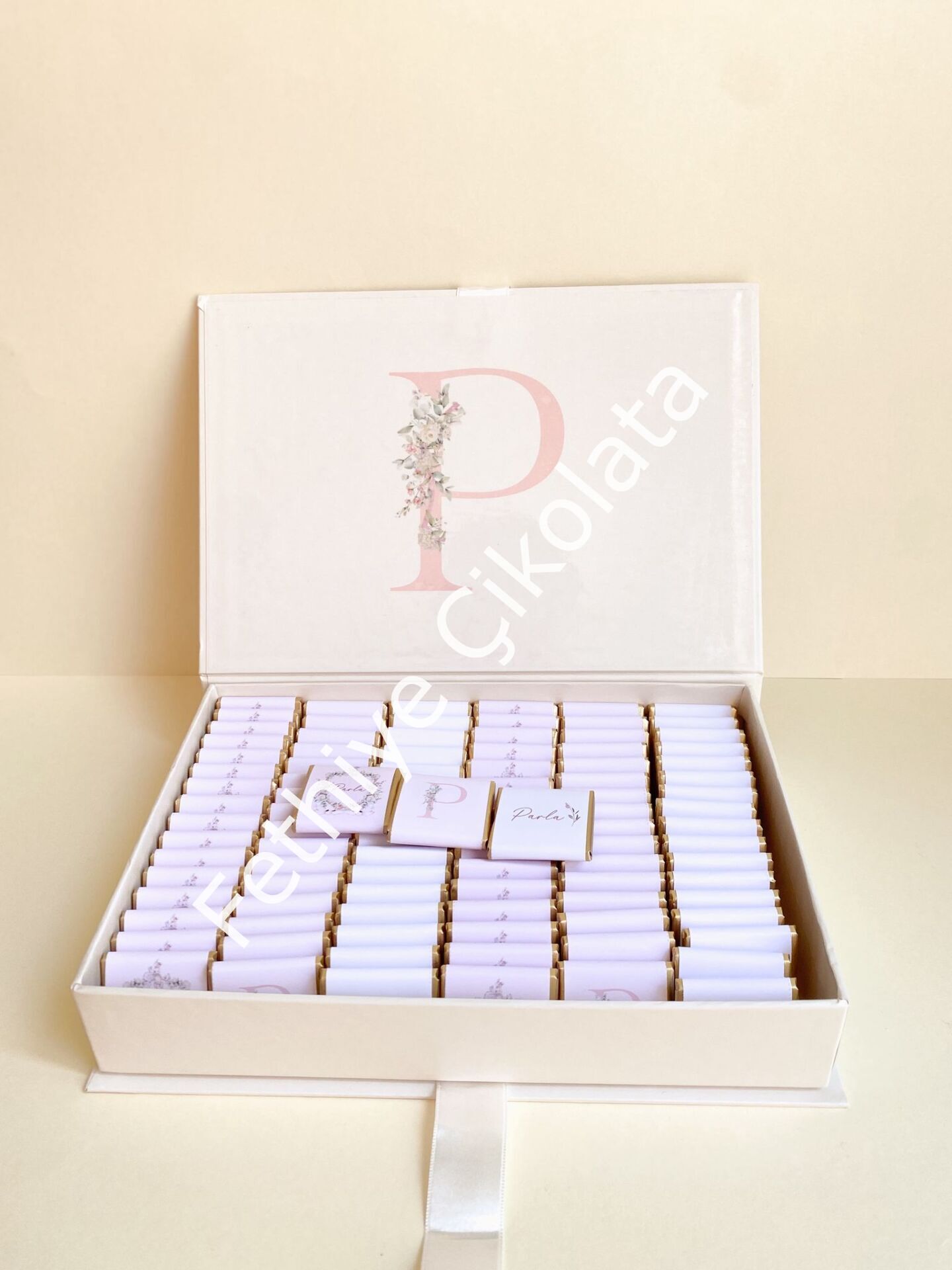 Mukavva Kurdeleli Dekoratif Çikolata Kutusu