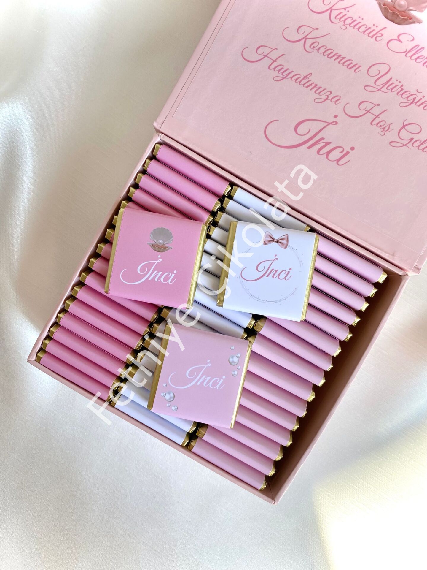 Kız Bebek Mıknatıslı Kare Kutu