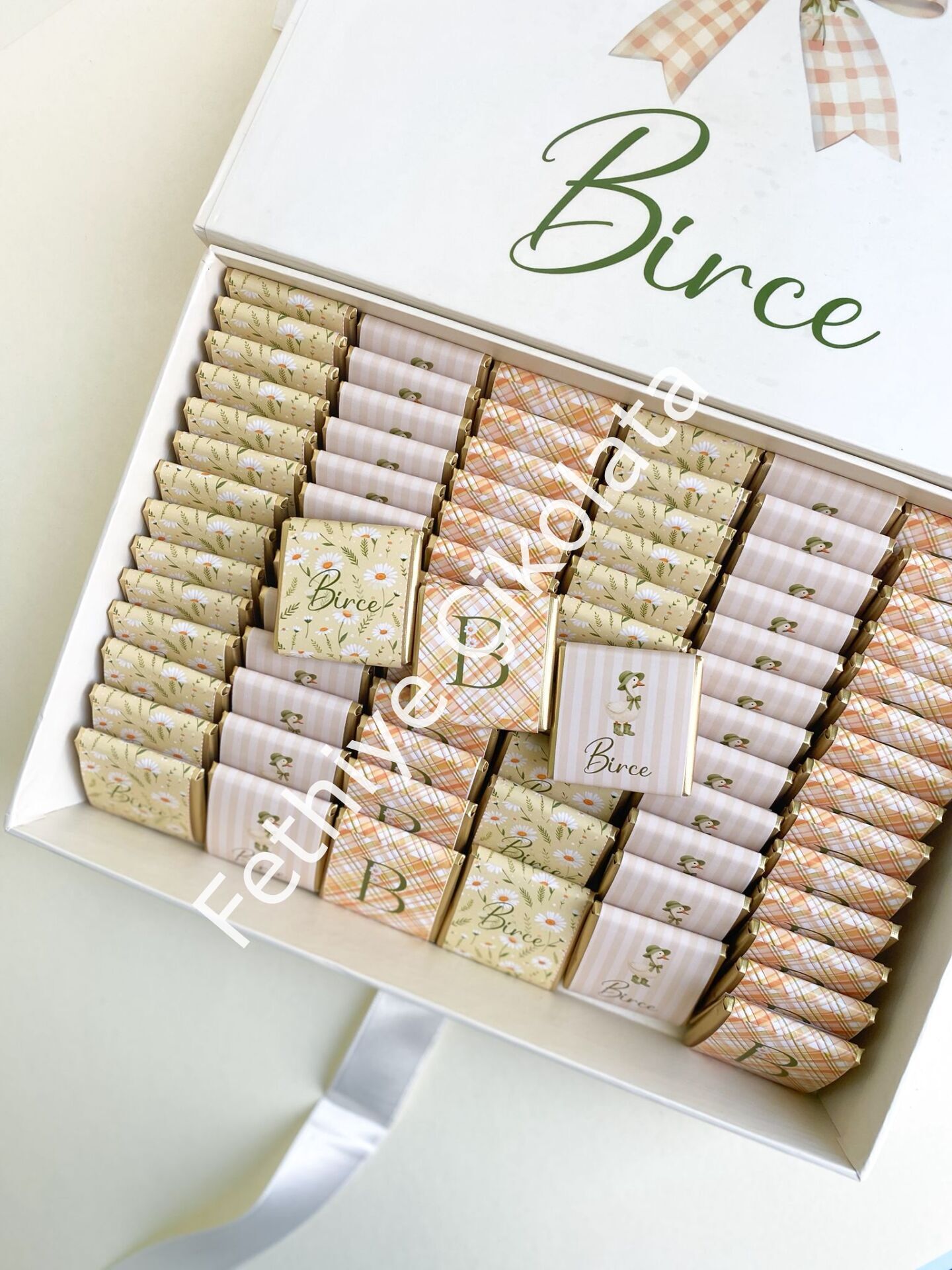 Mukavva Kurdeleli Dekoratif Çikolata Kutusu