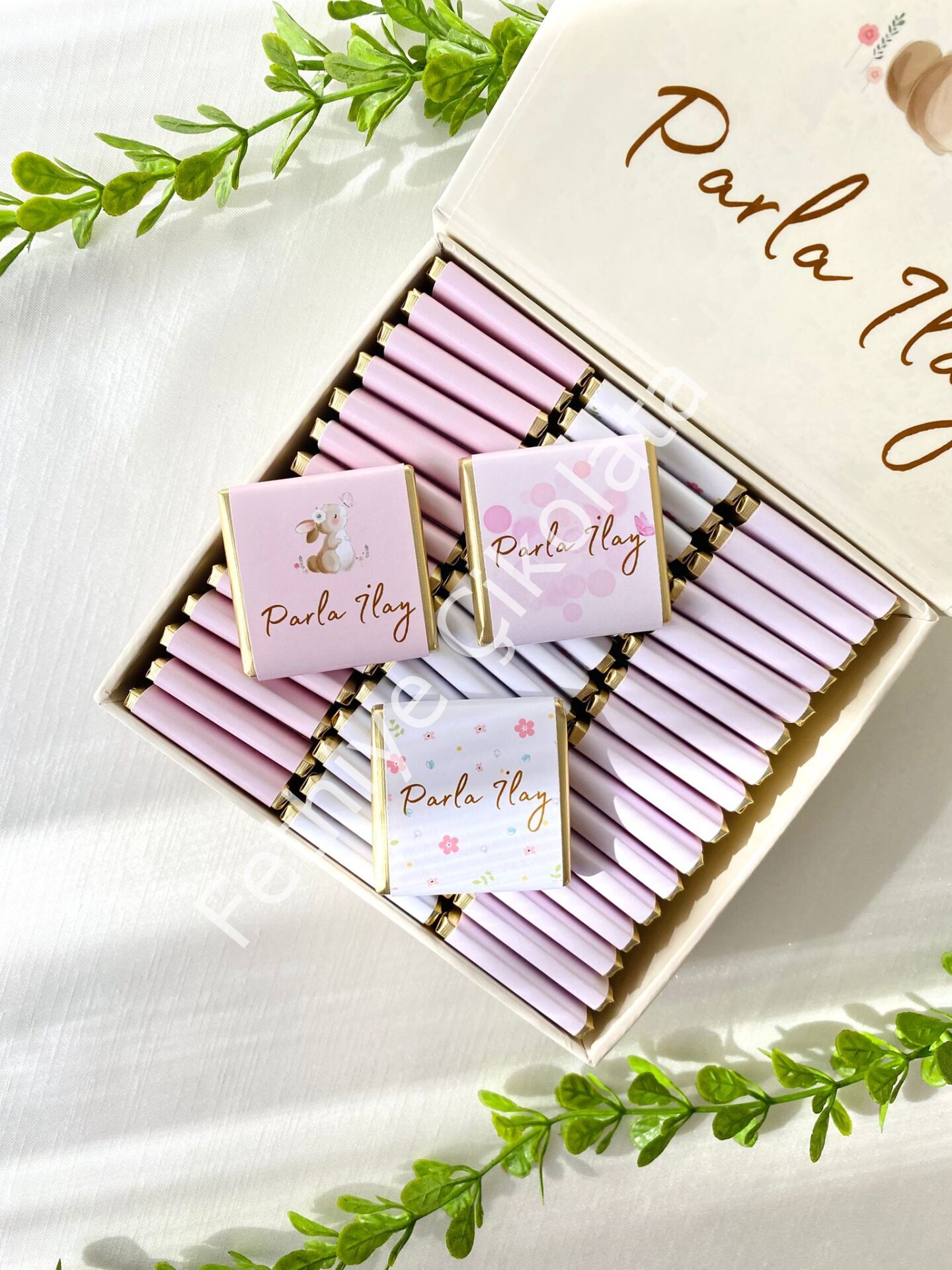 Kız Bebek Mıknatıslı Kare Kutu