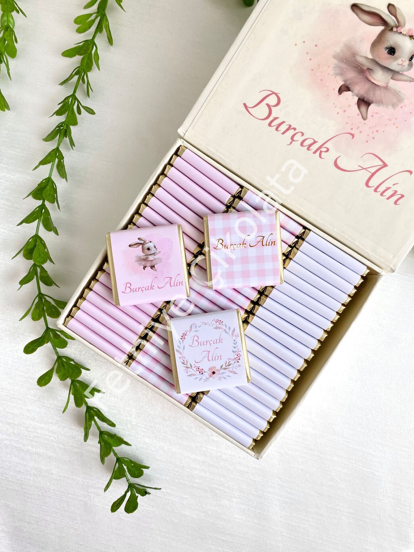 Kız Bebek Mıknatıslı Kare Kutu