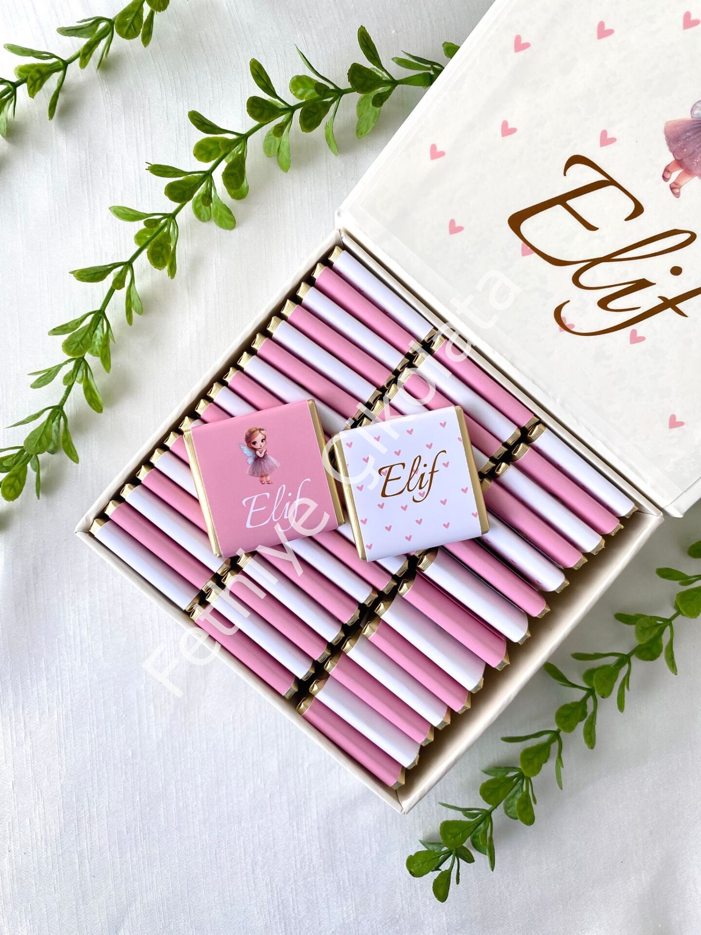 Kız Bebek Mıknatıslı Kare Kutu