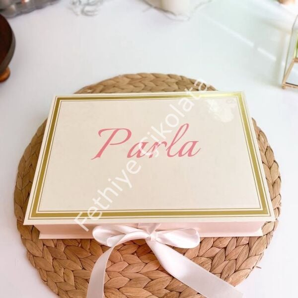 Mukavva Kurdeleli Dekoratif Çikolata Kutusu