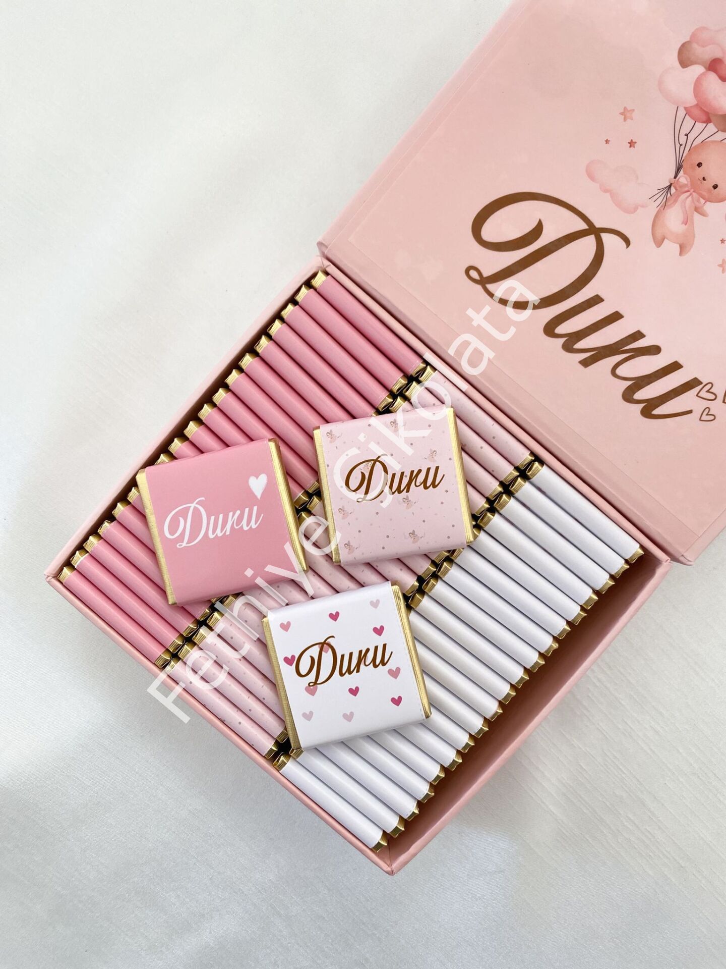 Kız Bebek Mıknatıslı Kare Kutu