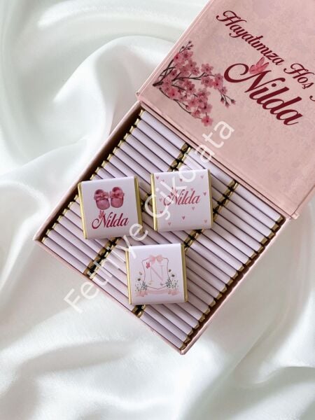 Kız Bebek Mıknatıslı Kare Kutu