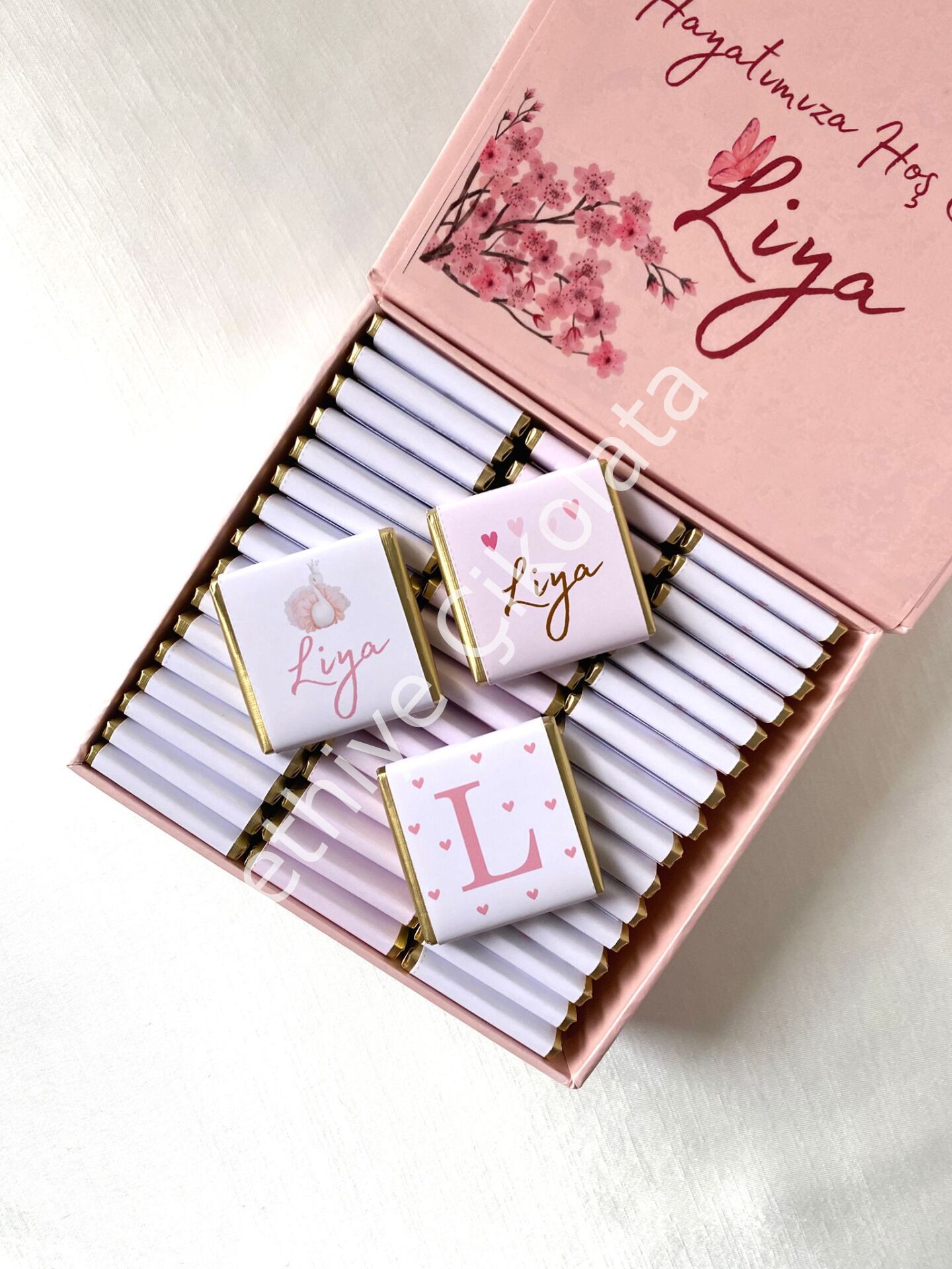 Kız Bebek Mıknatıslı Kare Kutu