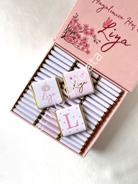 Kız Bebek Mıknatıslı Kare Kutu